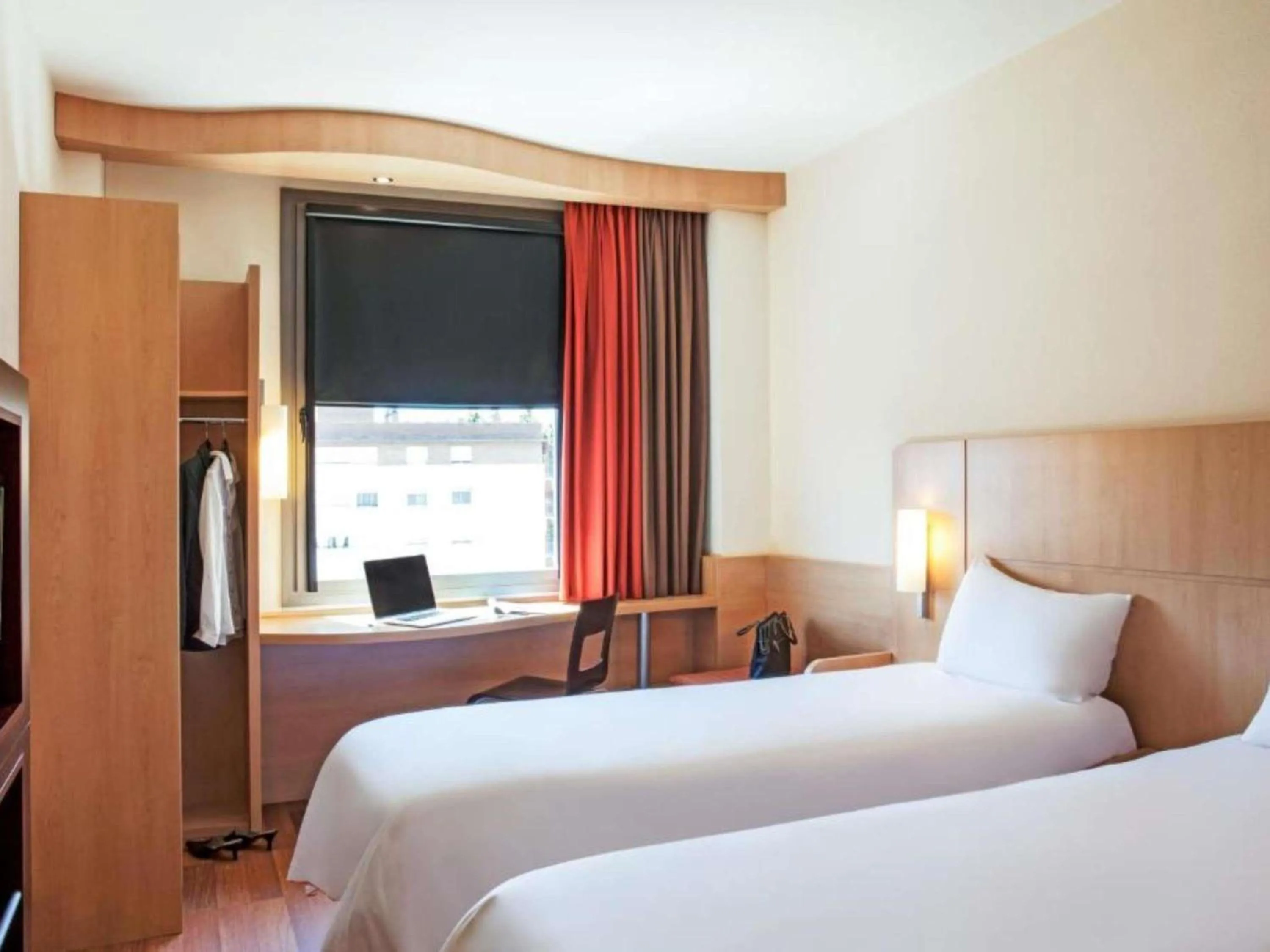 Bedroom, Bed in Ibis Ripollet