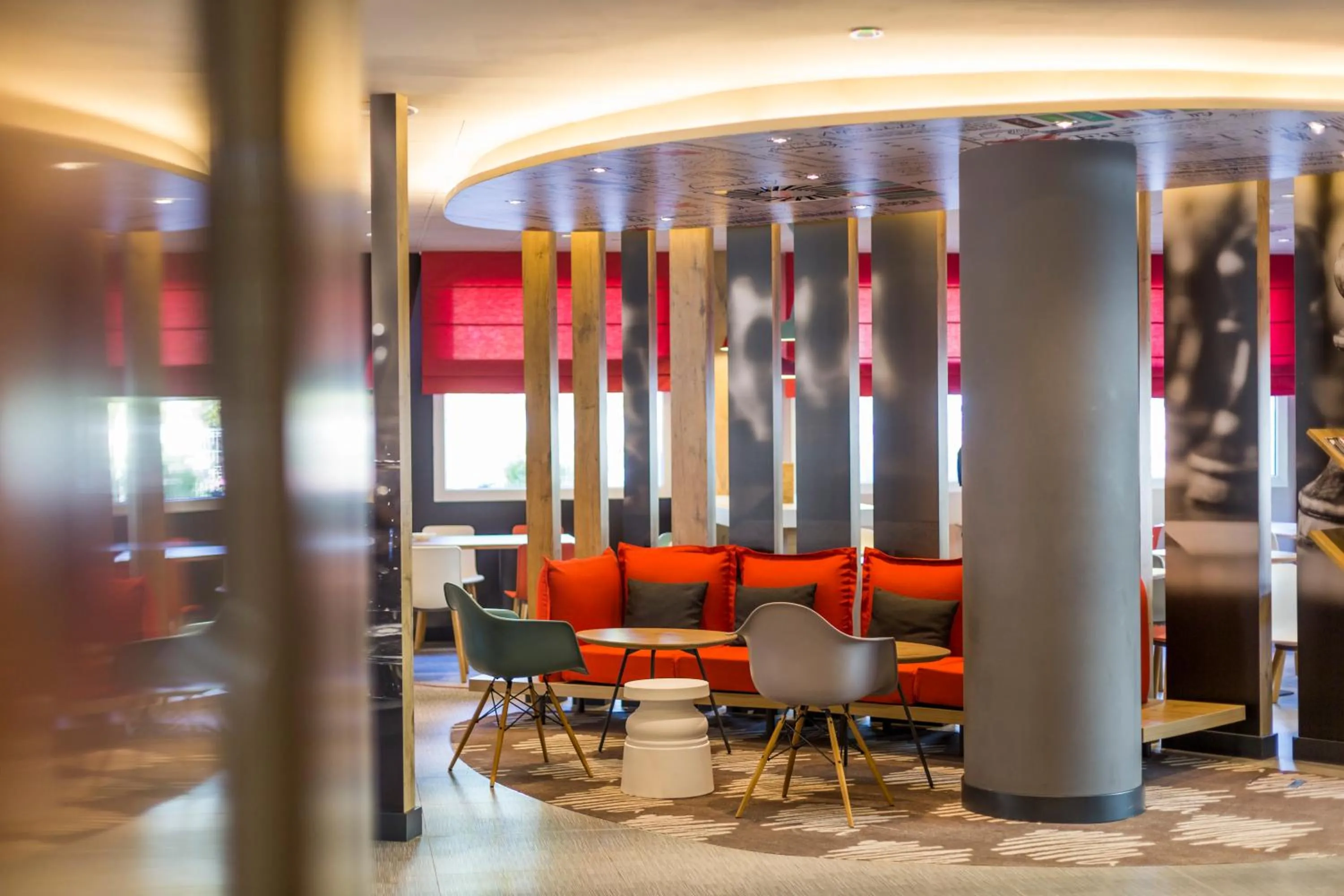 Restaurant/places to eat in Ibis Barcelona Castelldefels