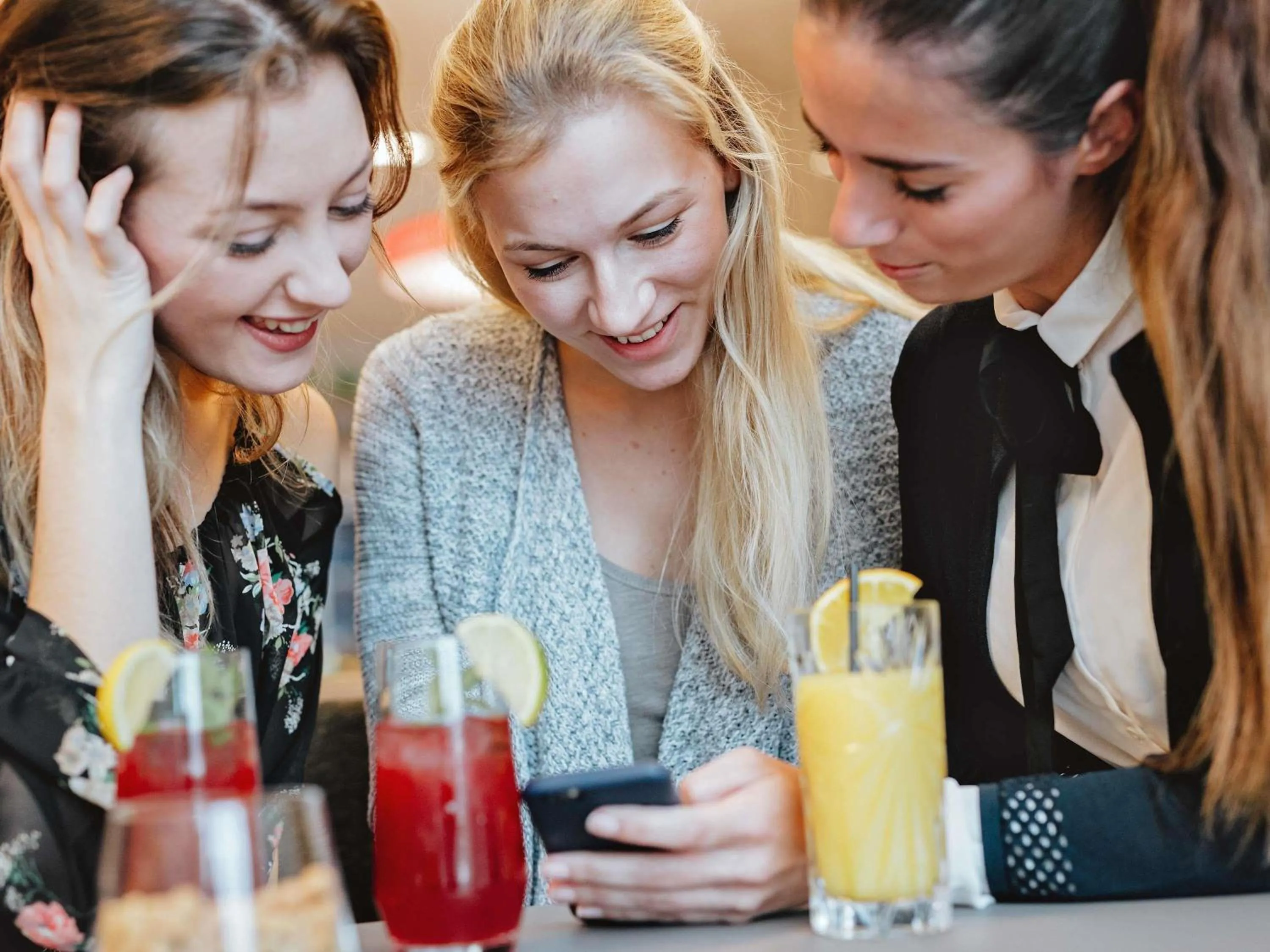 Lounge or bar in Ibis Barcelona Castelldefels