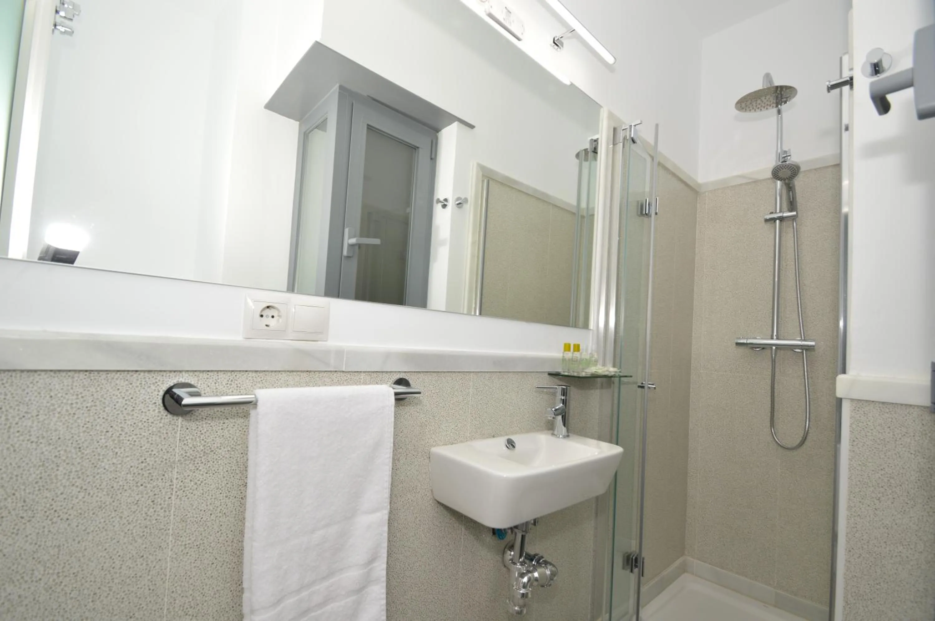 Shower in Plaza de Armas