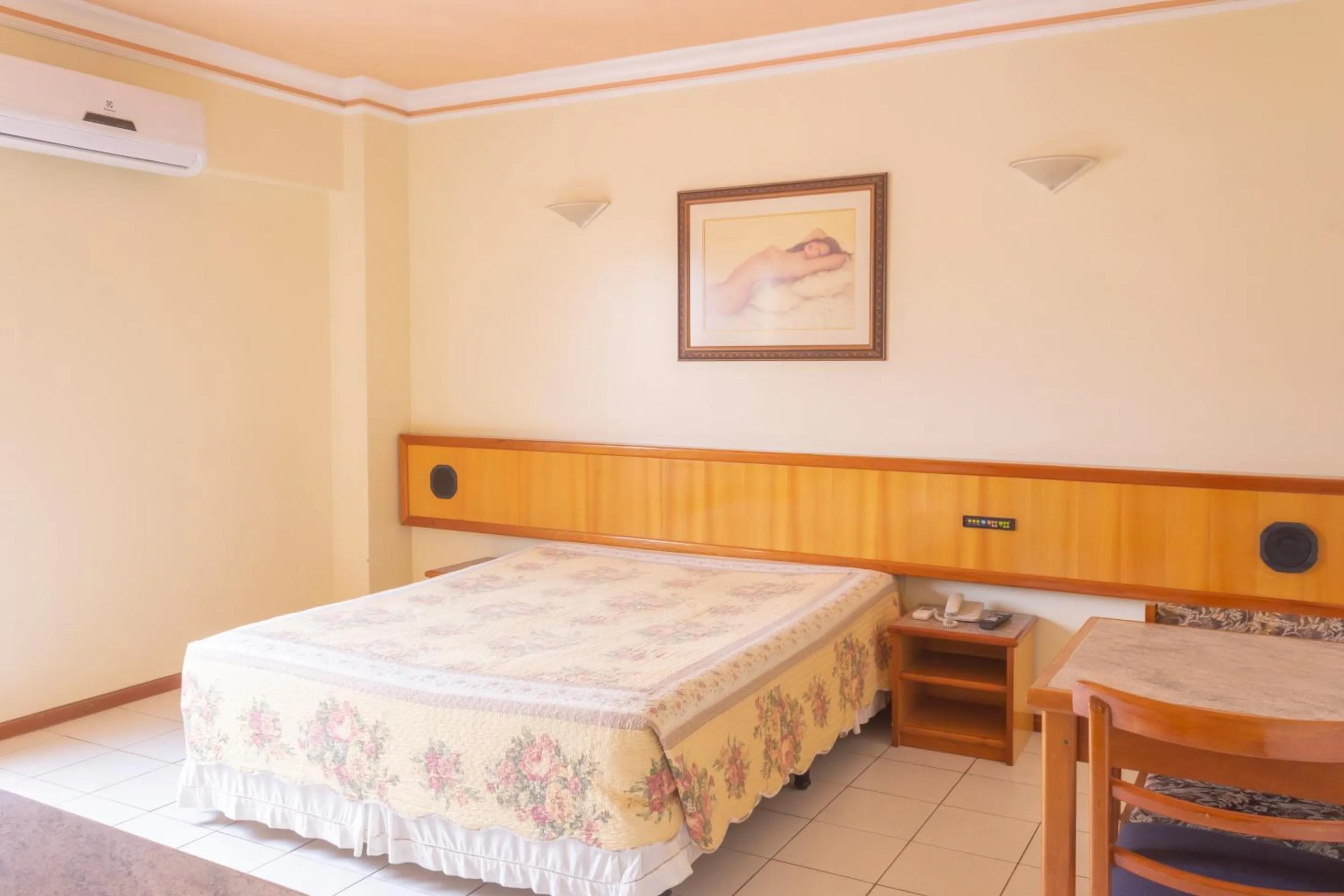 Bedroom, Bed in Rede Andrade Real