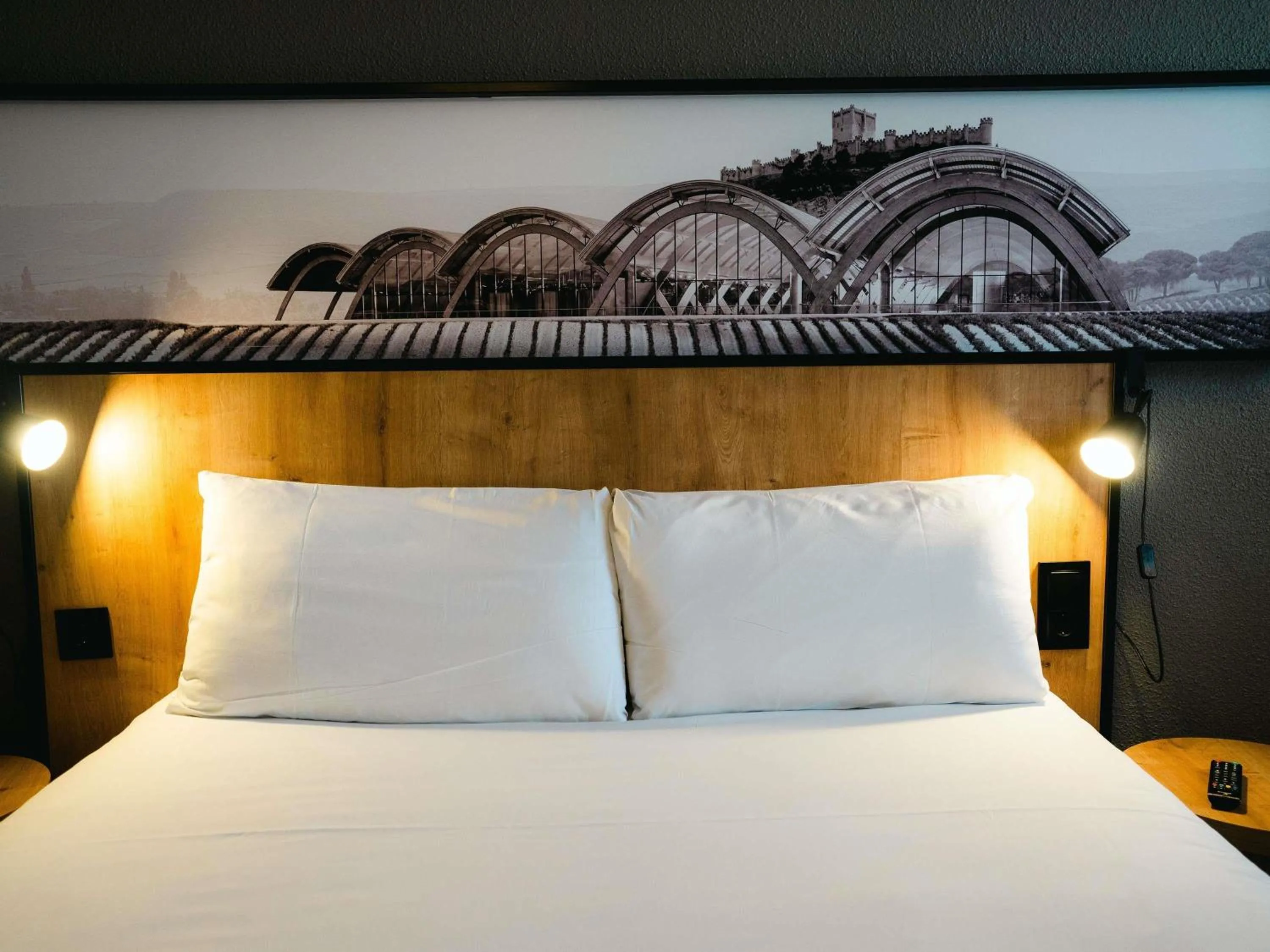 Bedroom, Bed in Ibis Valladolid