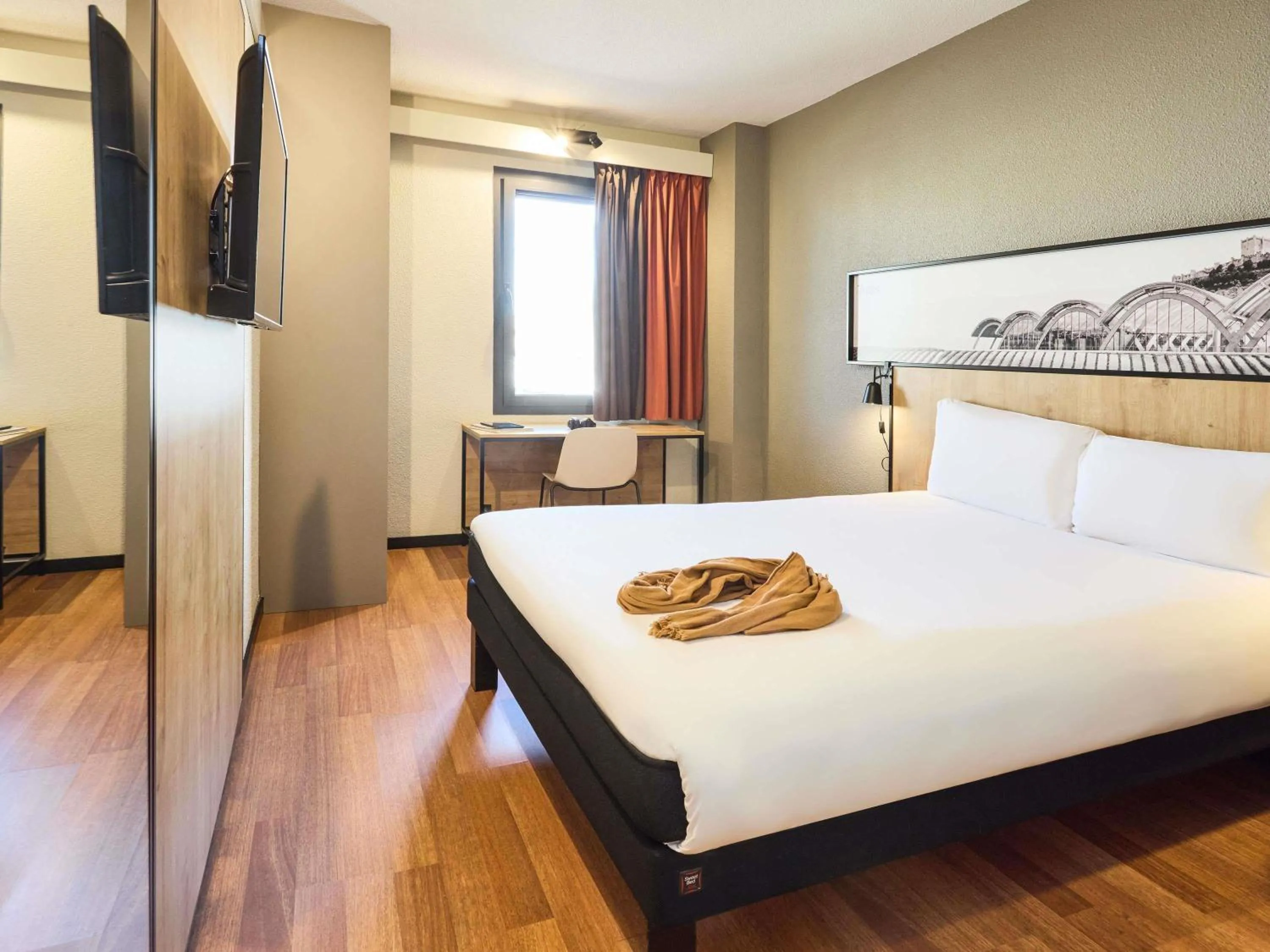 Bedroom, Bed in Ibis Valladolid