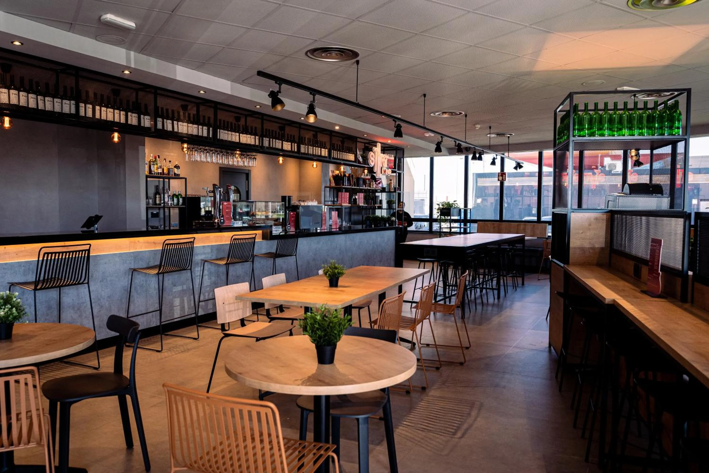 Restaurant/places to eat in Ibis Valladolid