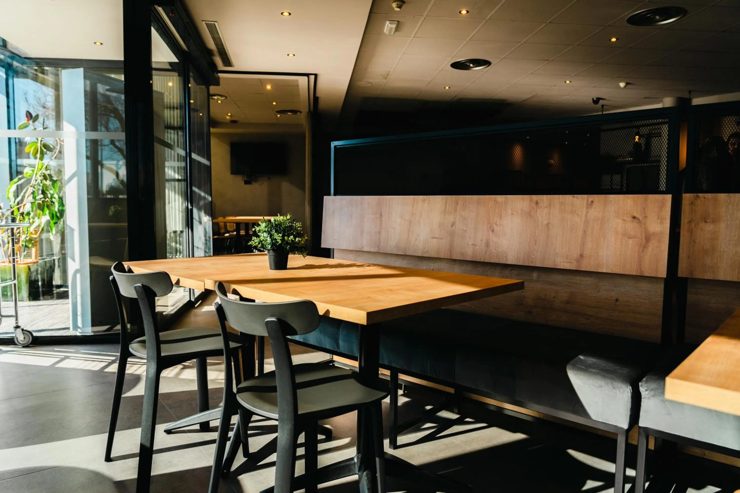 Restaurant/places to eat in Ibis Valladolid