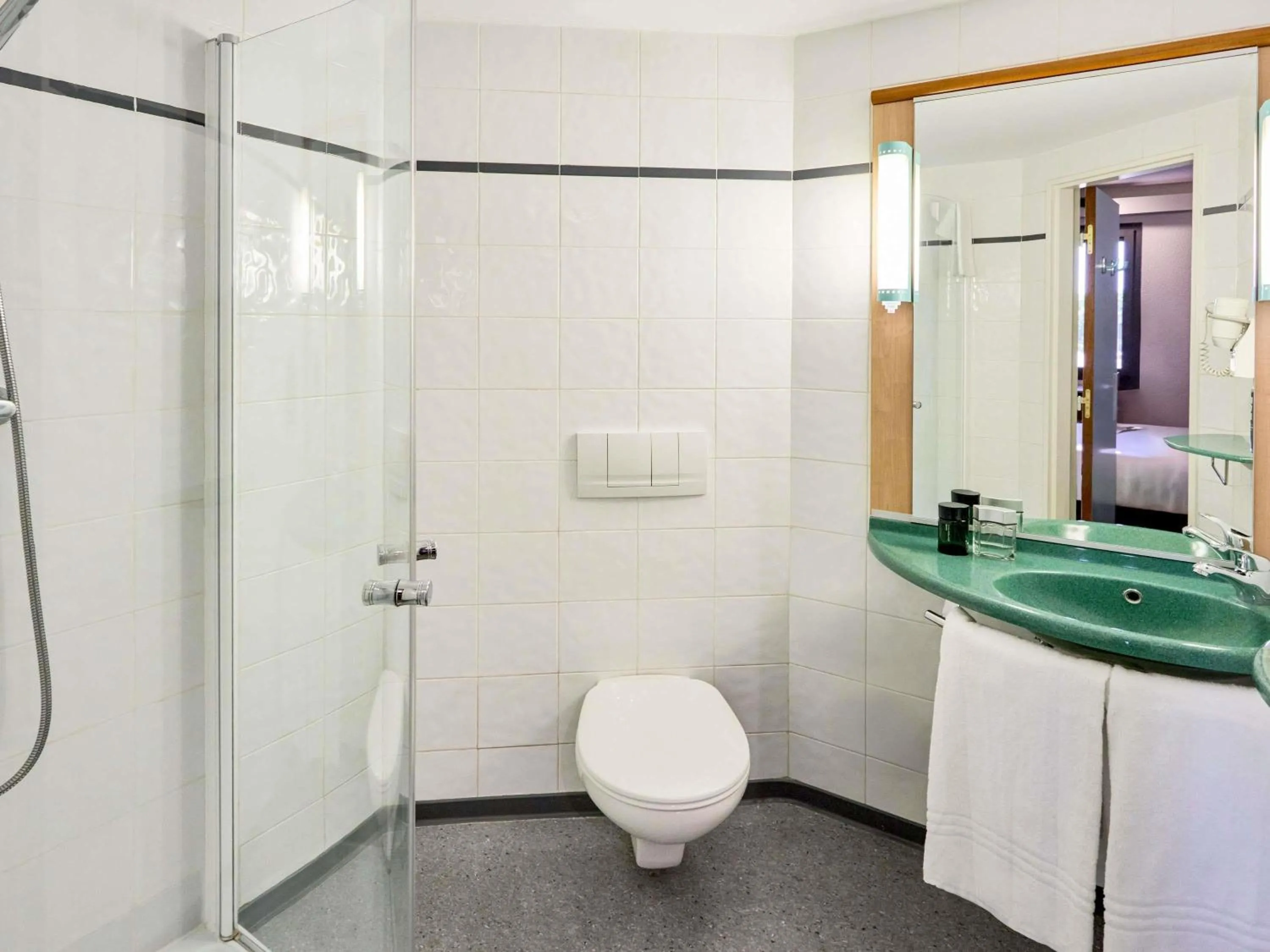 Bedroom in Ibis Valladolid