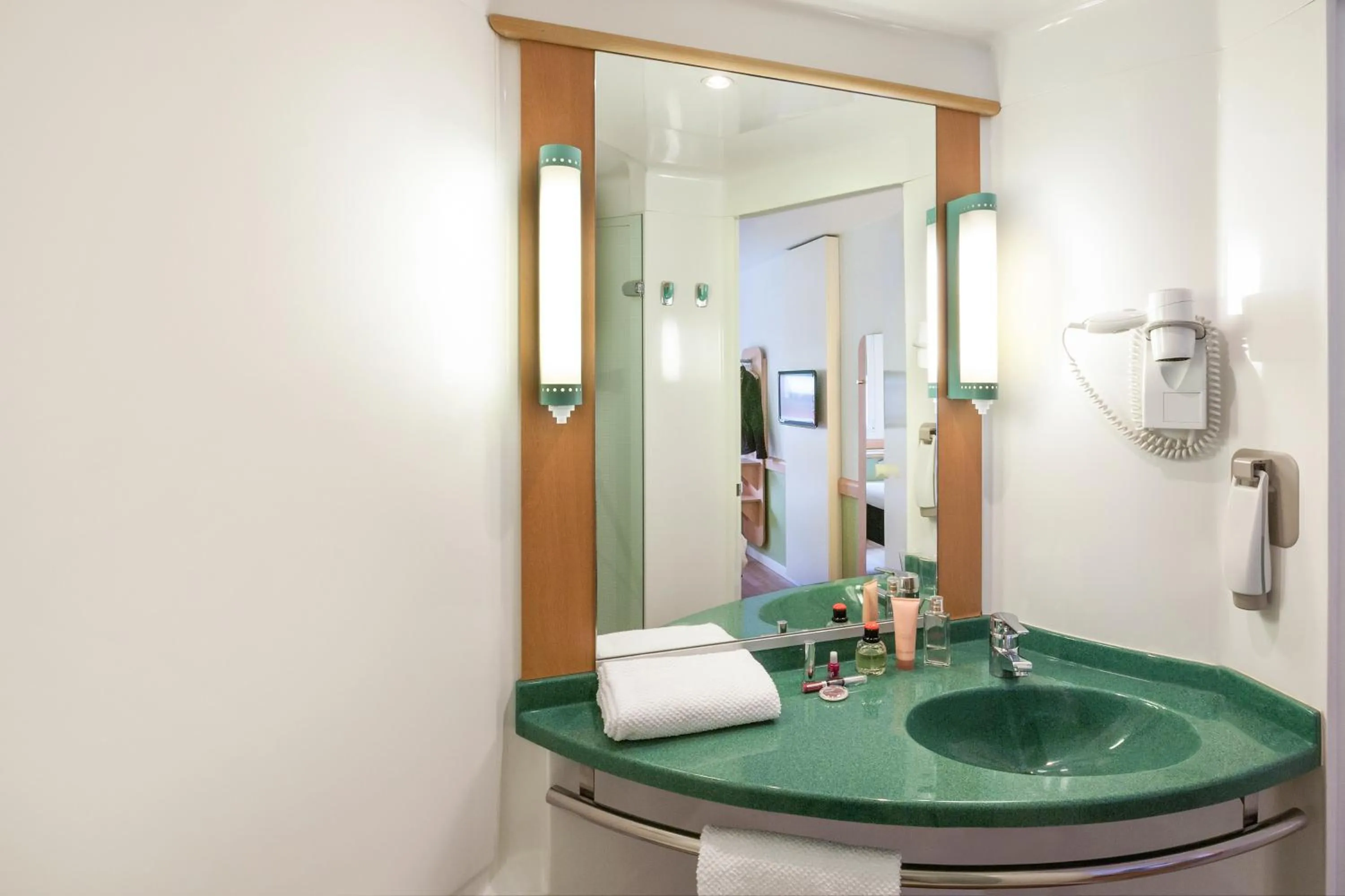 Bathroom in Ibis Barcelona Molins de Rei