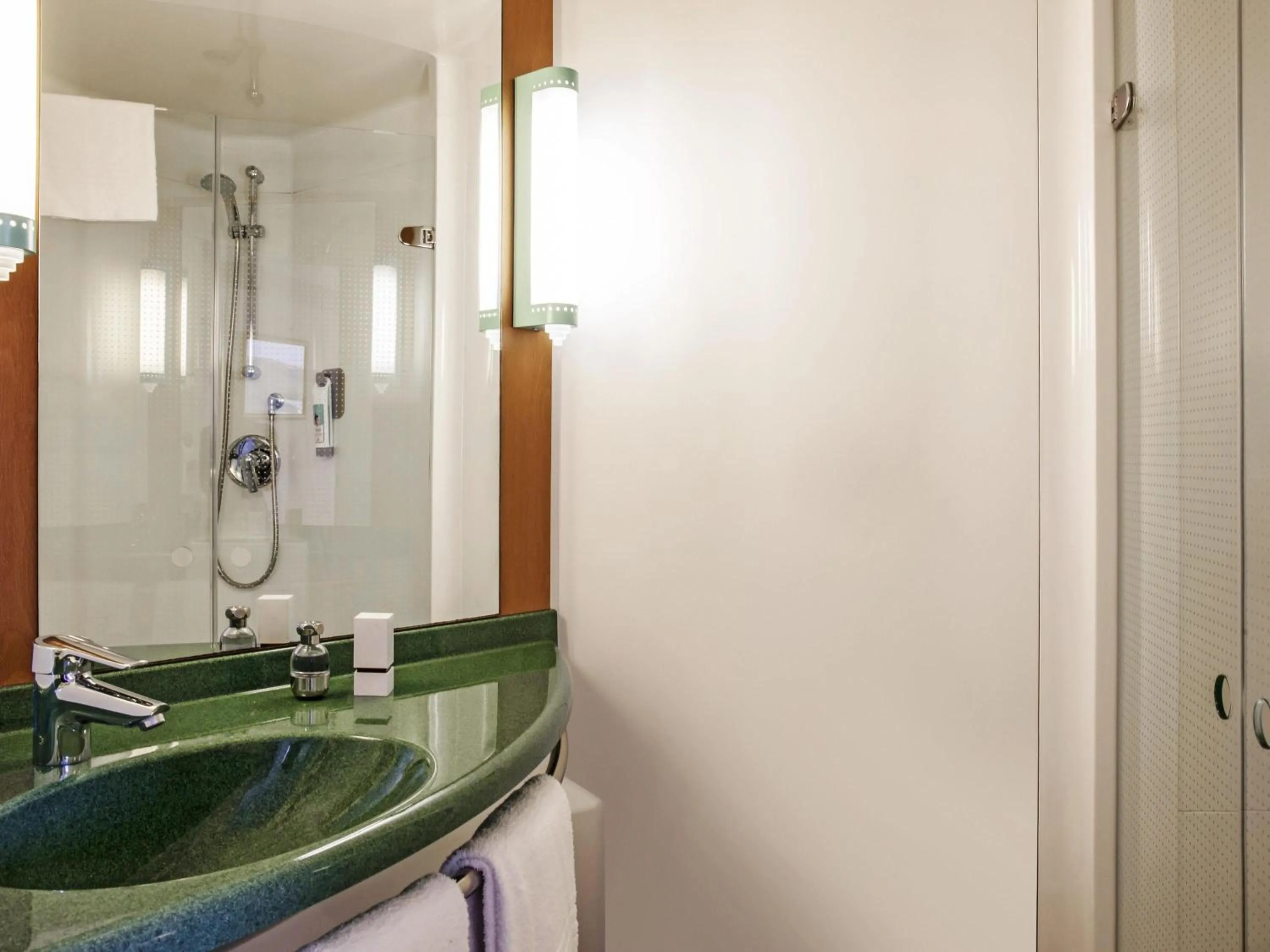 Bedroom in Ibis Barcelona Molins de Rei