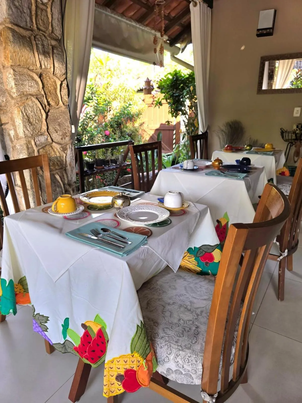 Dining area in Eliconial Paraty Pousada