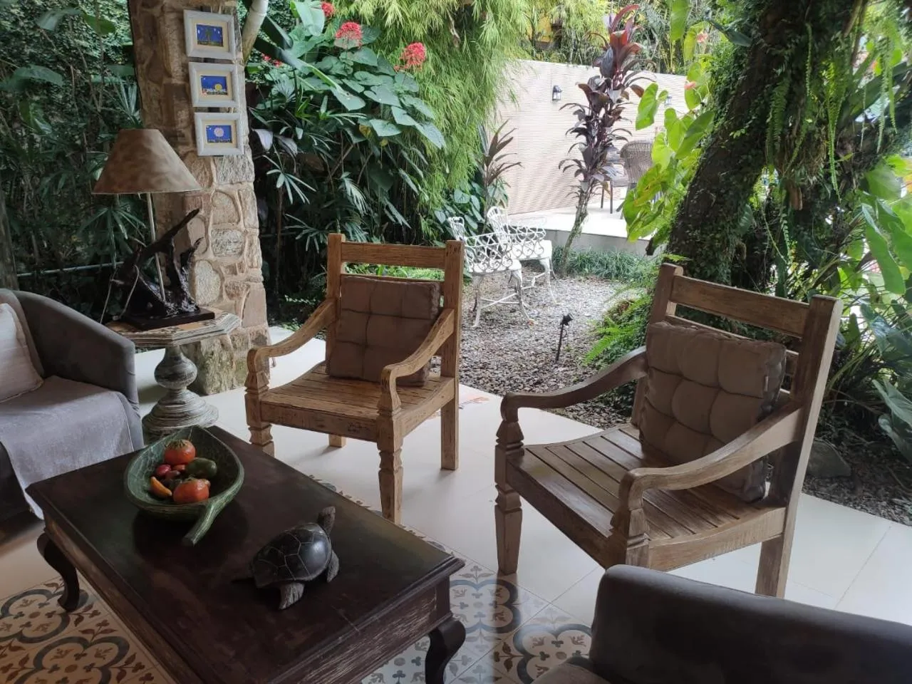 Seating area in Eliconial Paraty Pousada