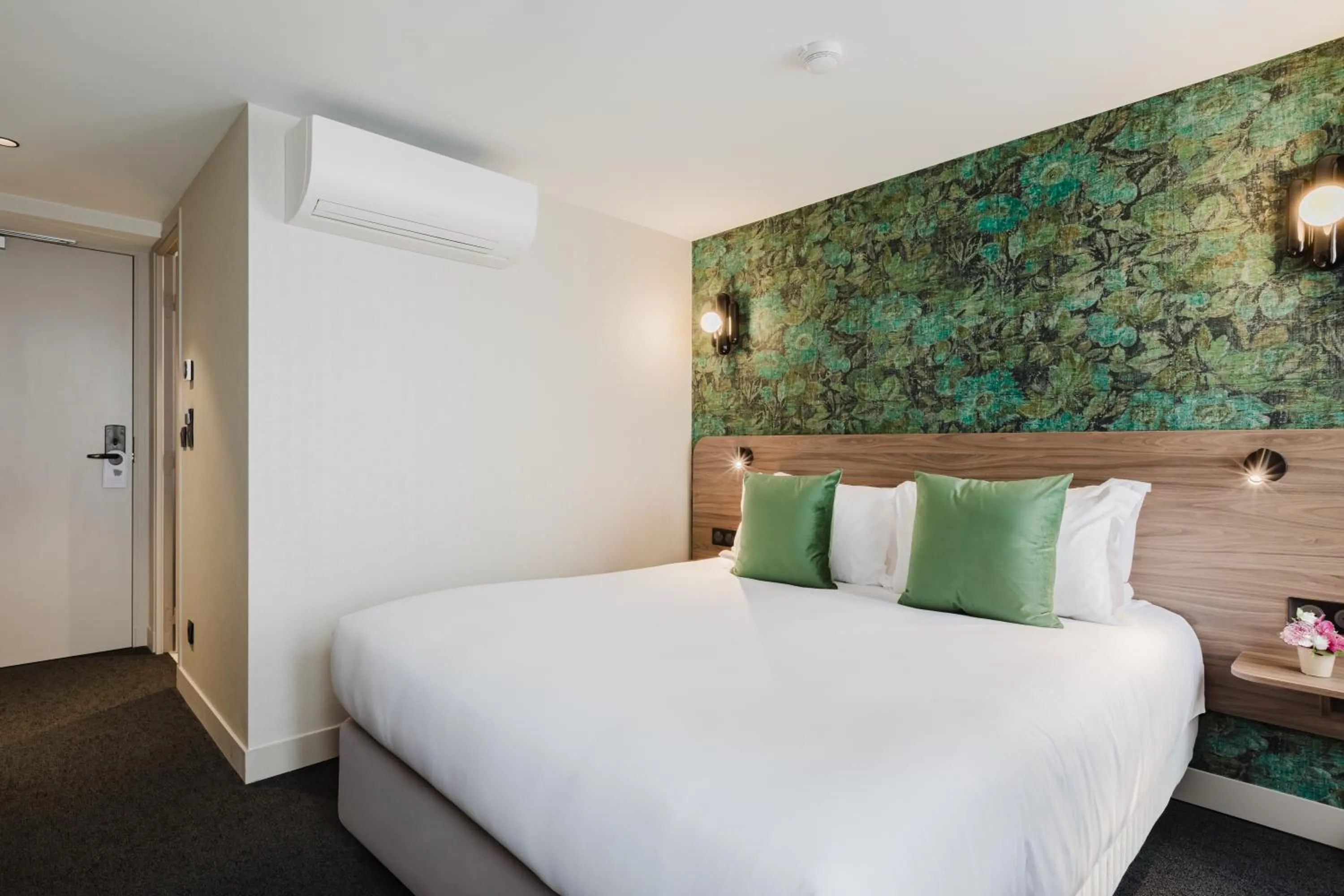 Bed in Hotel Prince Albert Opéra