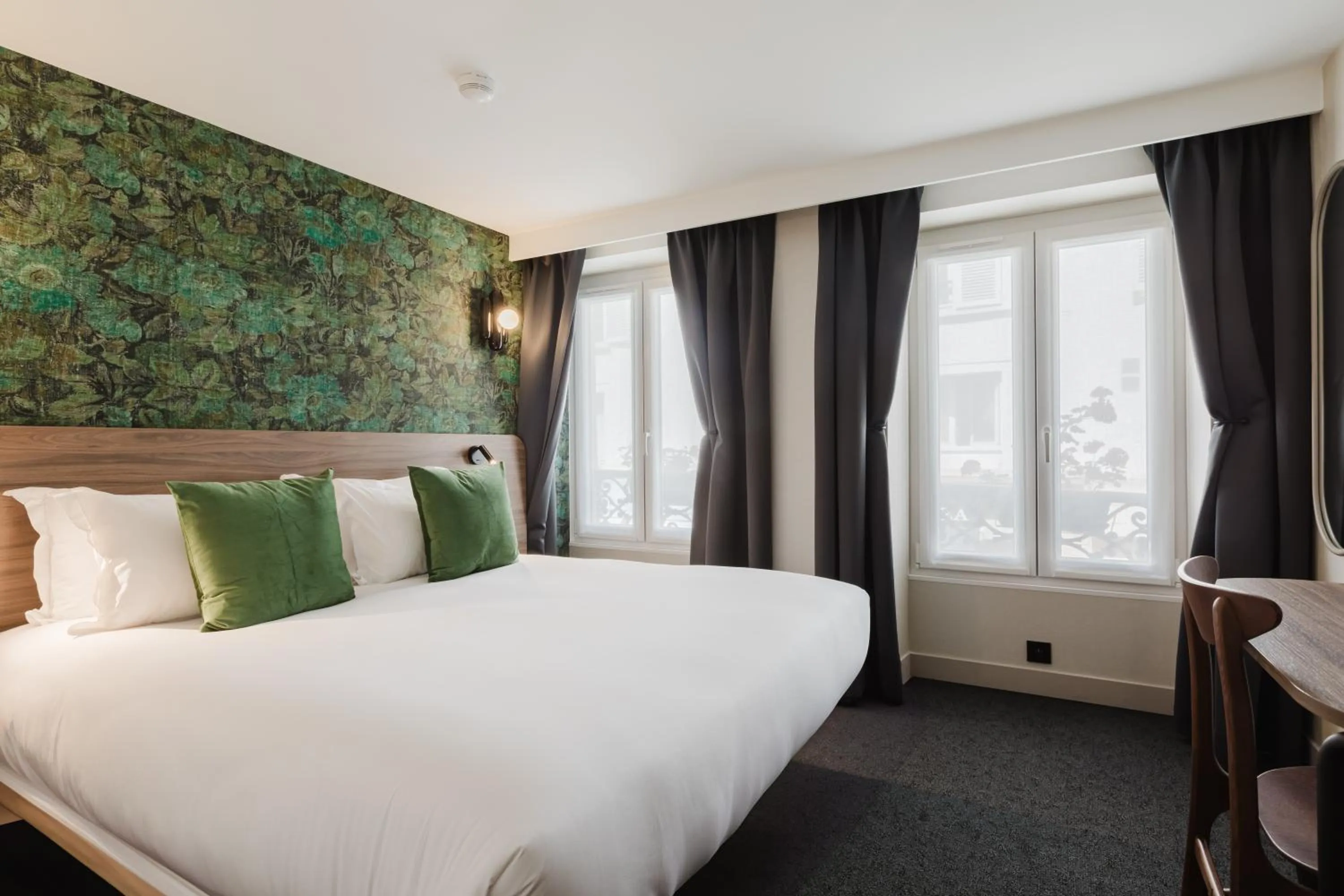 Bed in Hotel Prince Albert Opéra