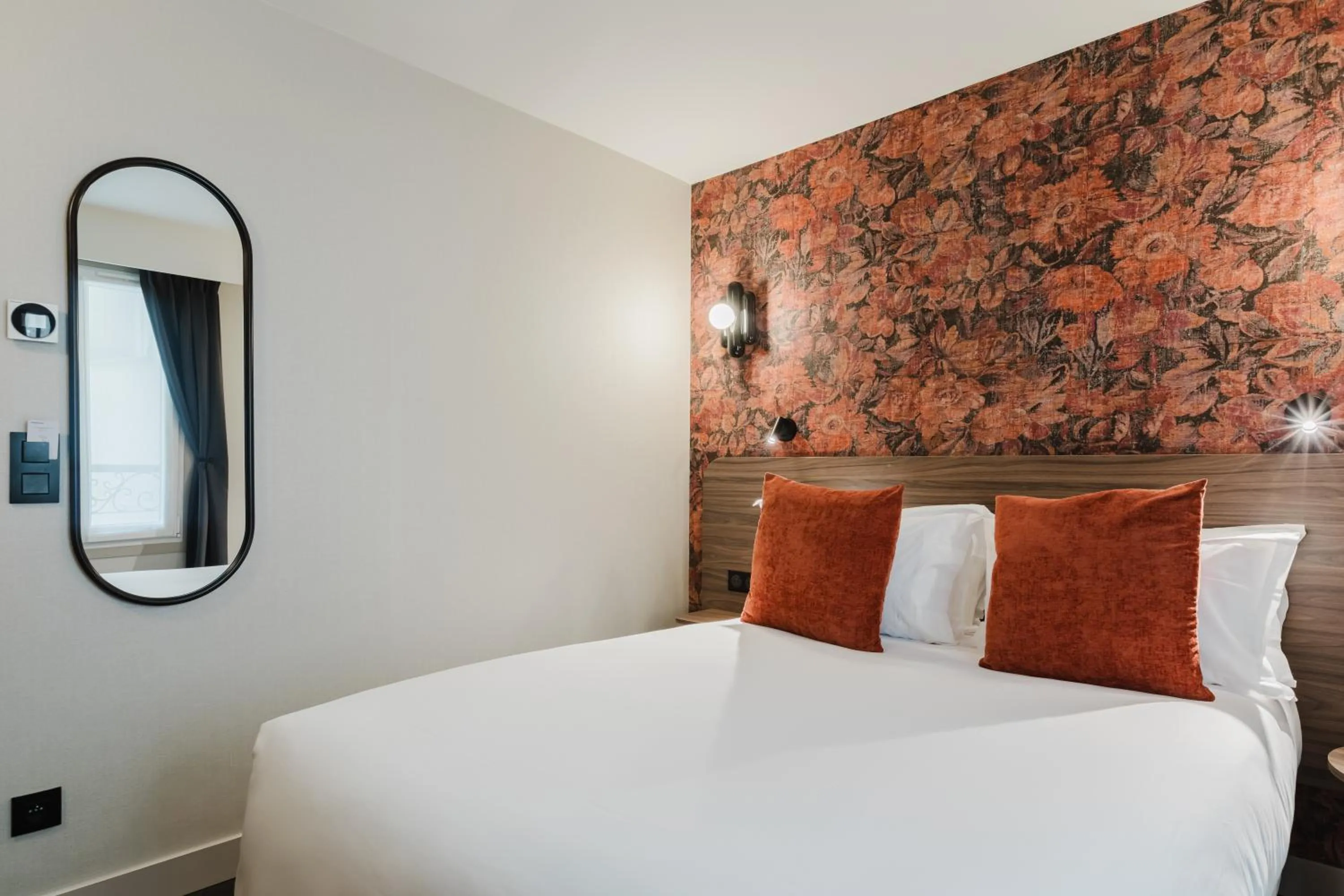 Bed in Hotel Prince Albert Opéra