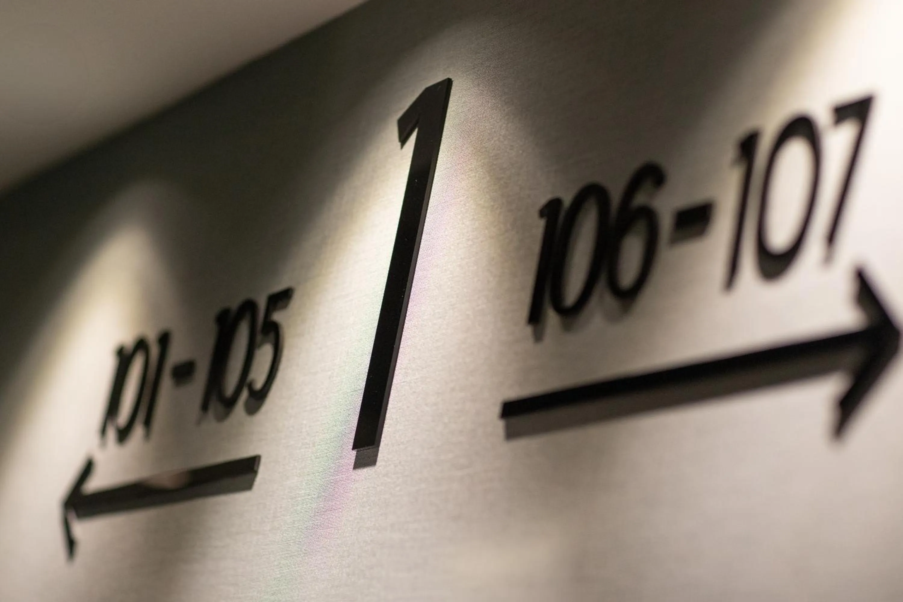 Text overlay in Hotel Prince Albert Opéra