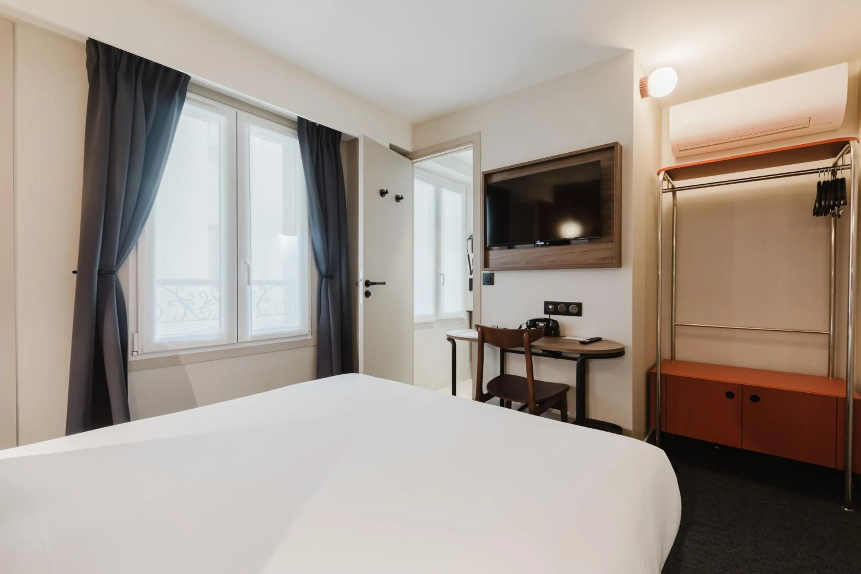 Bed in Hotel Prince Albert Opéra