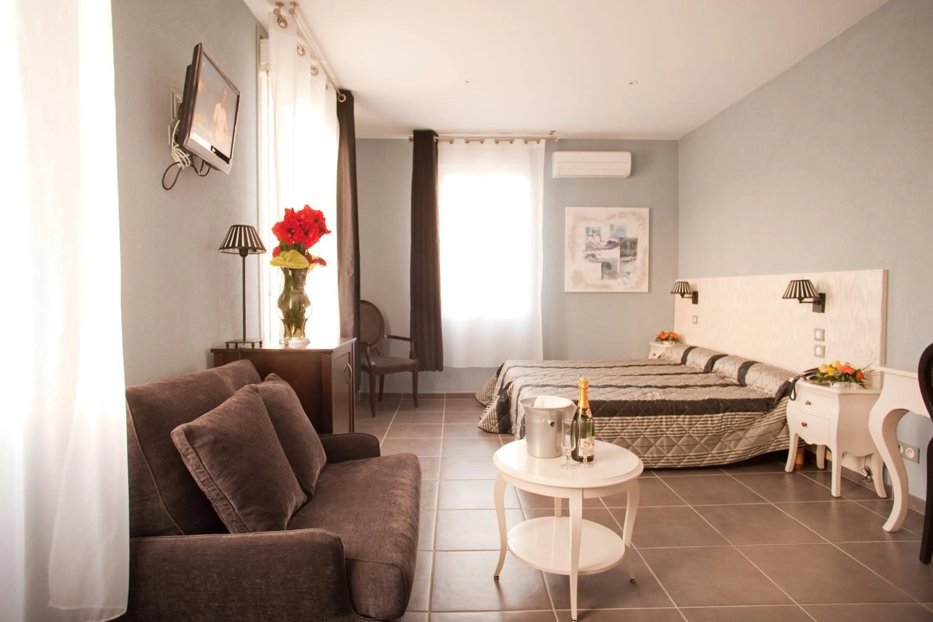 Photo of the whole room in Splendid Hôtel