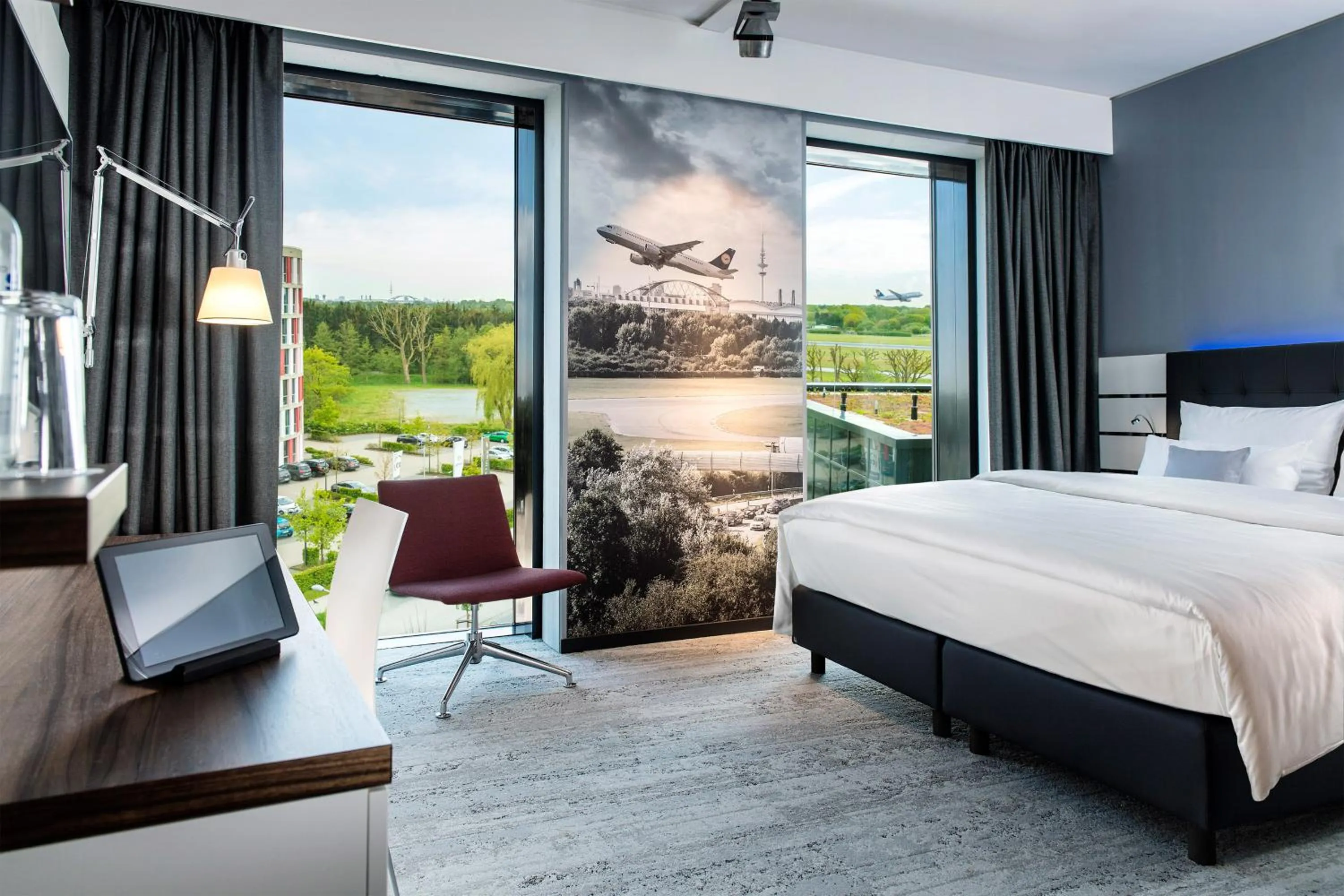 Photo of the whole room, Bed in Airport Plaza Hotel Hamburg