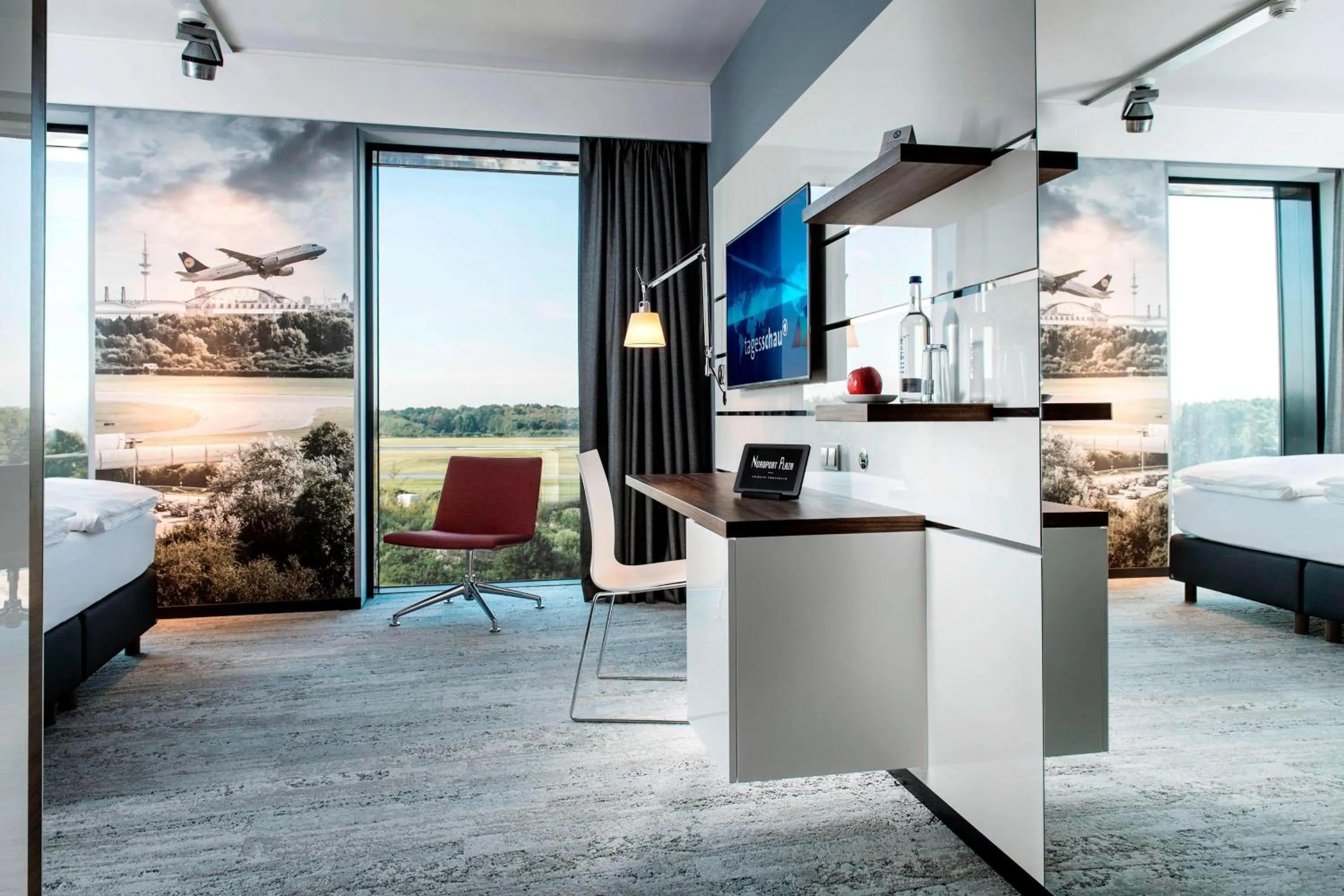 Photo of the whole room, Bed in Airport Plaza Hotel Hamburg