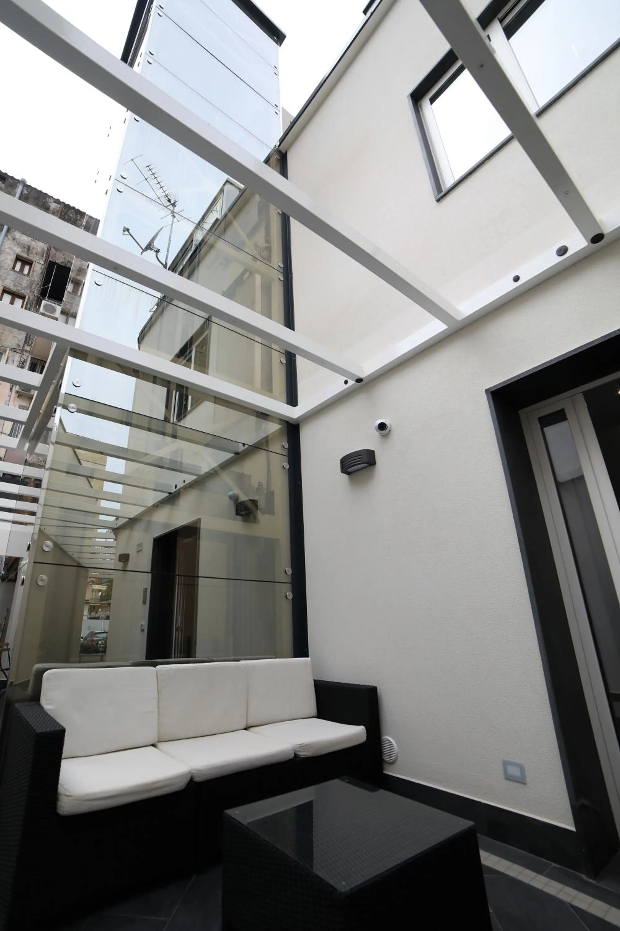 Facade/entrance in 8room Hotel