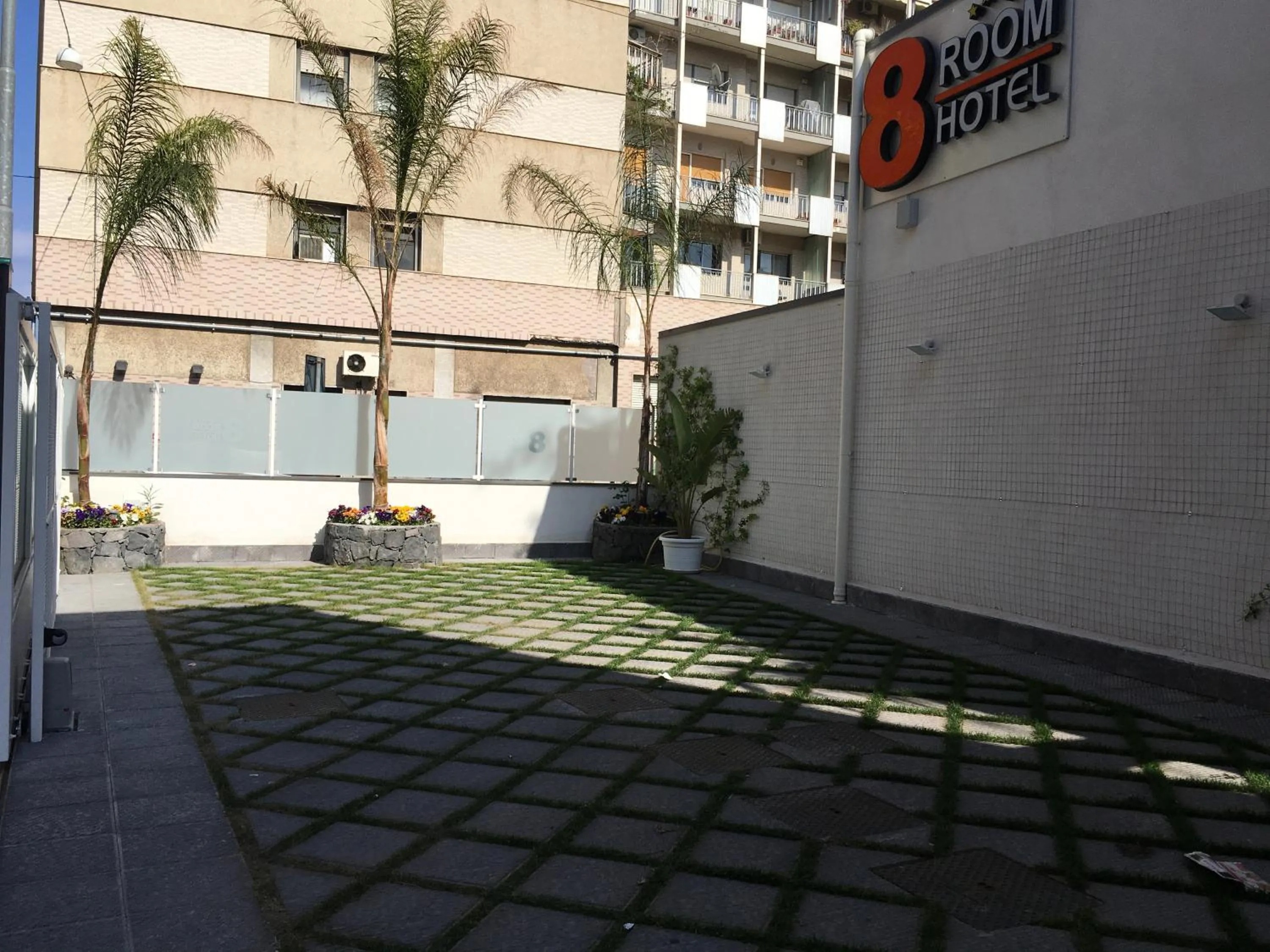 Parking in 8room Hotel