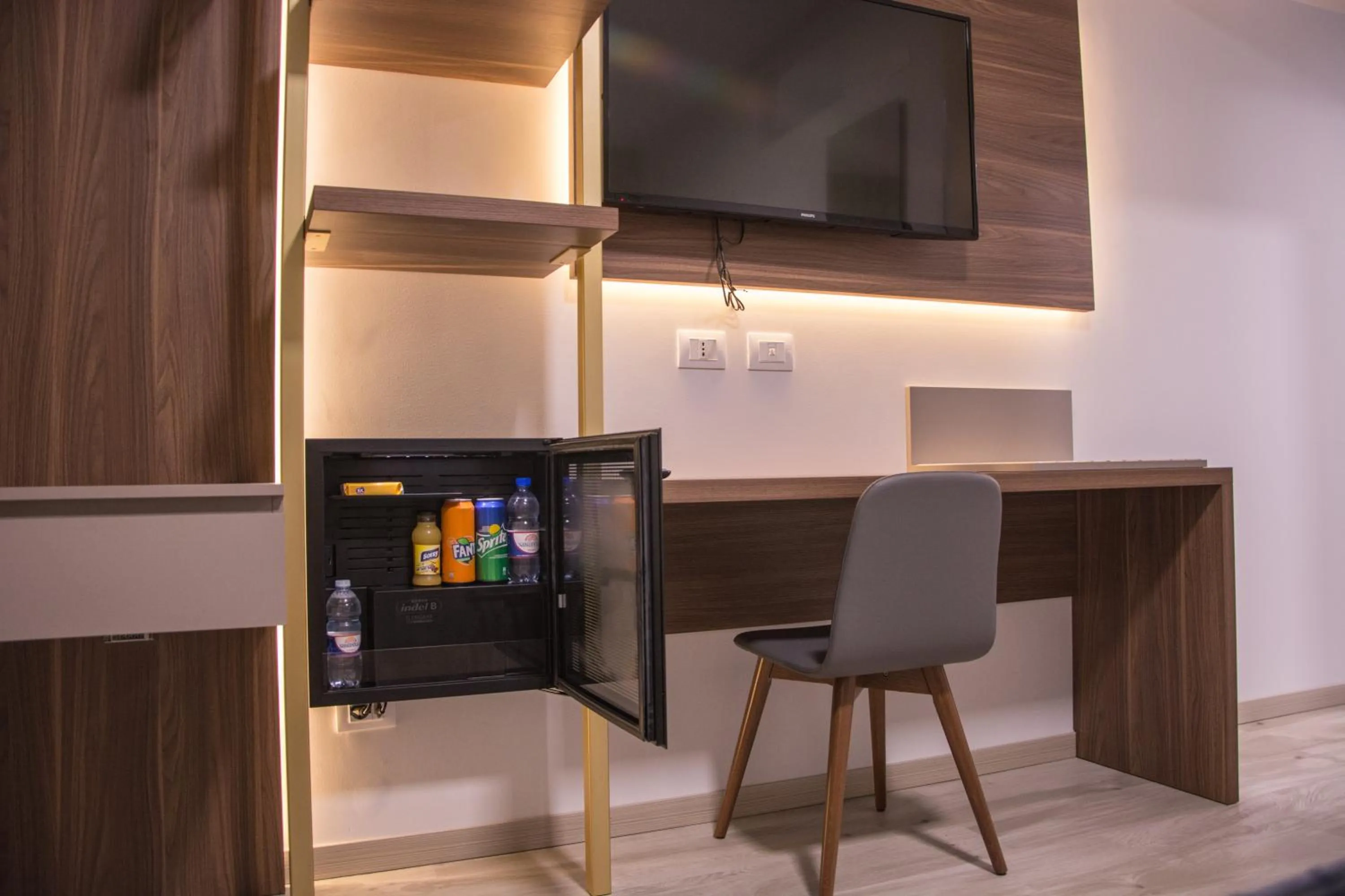 Photo of the whole room in 8room Hotel