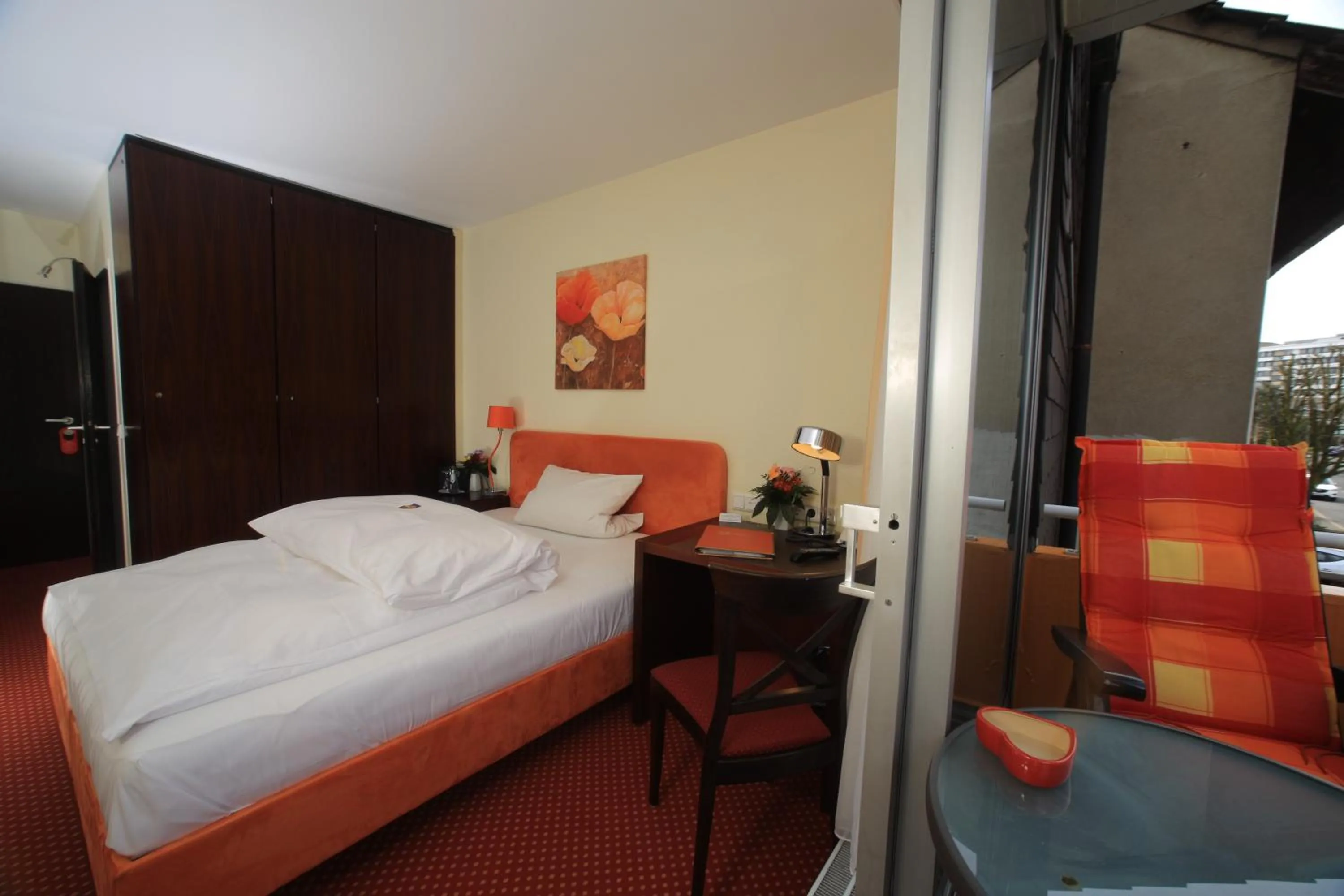 Photo of the whole room, Bed in Hotel Unterfeldhaus