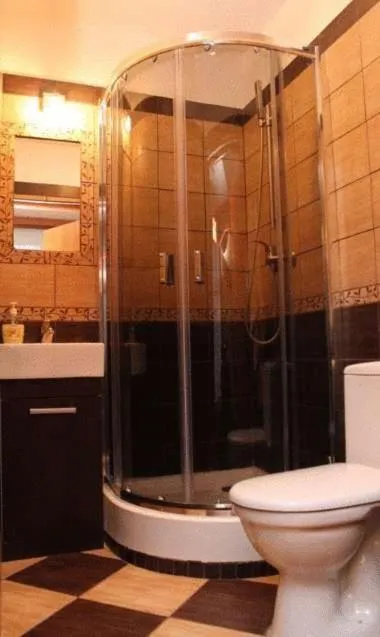 Shower in Hotel City
