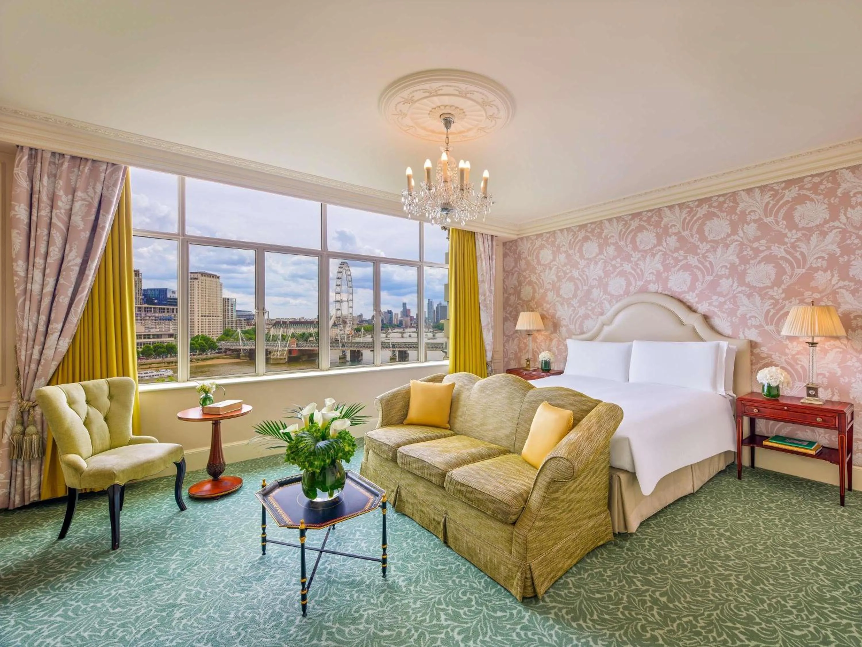 Photo of the whole room, Bed in The Savoy