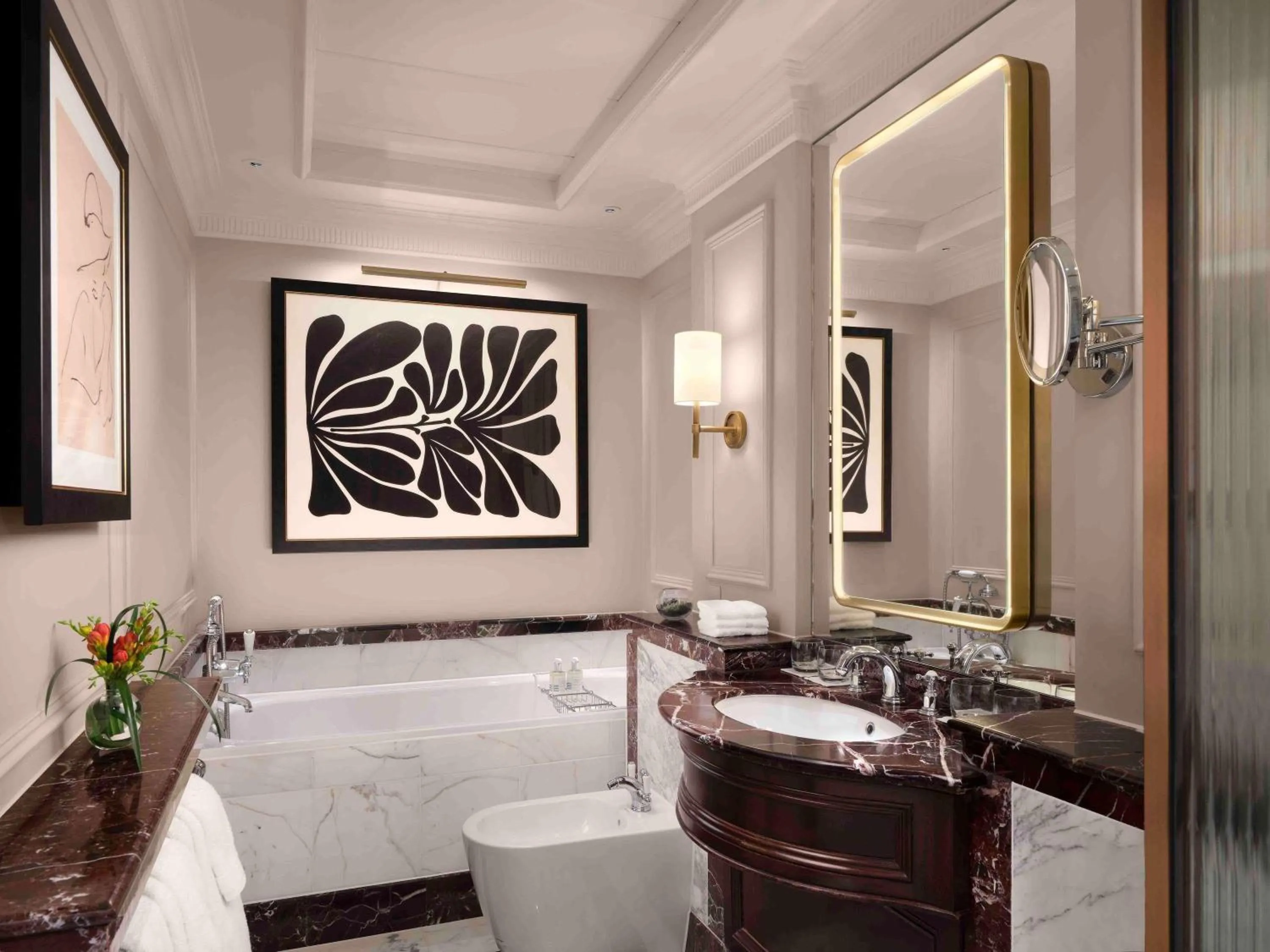 Bedroom, Bed in The Savoy