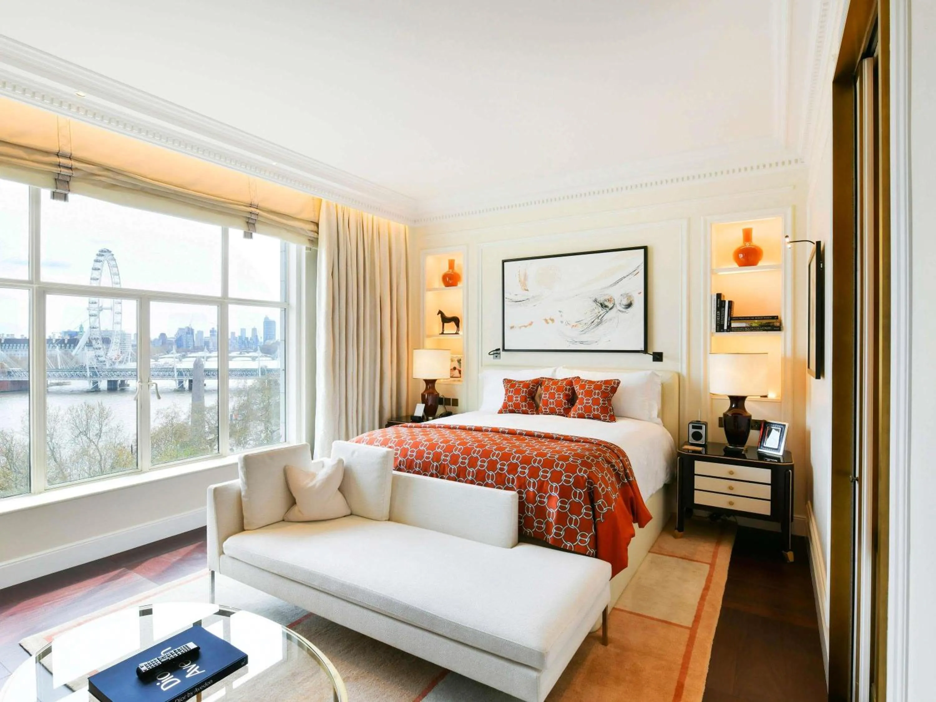 Bedroom, Bed in The Savoy