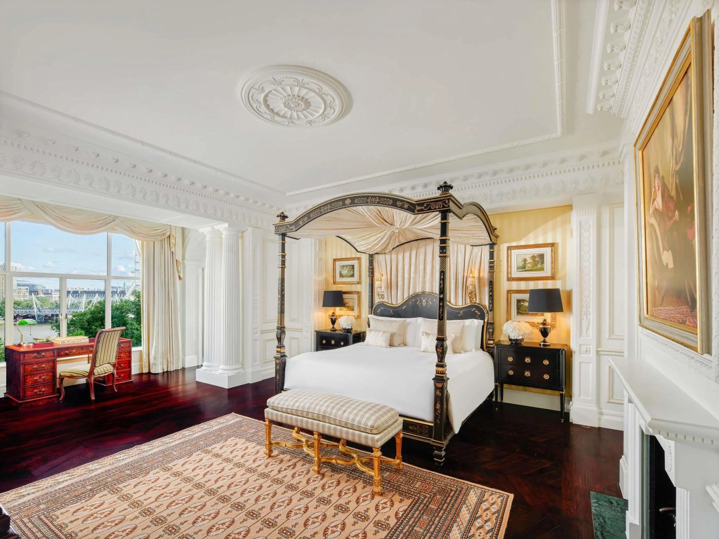 Bedroom, Bed in The Savoy