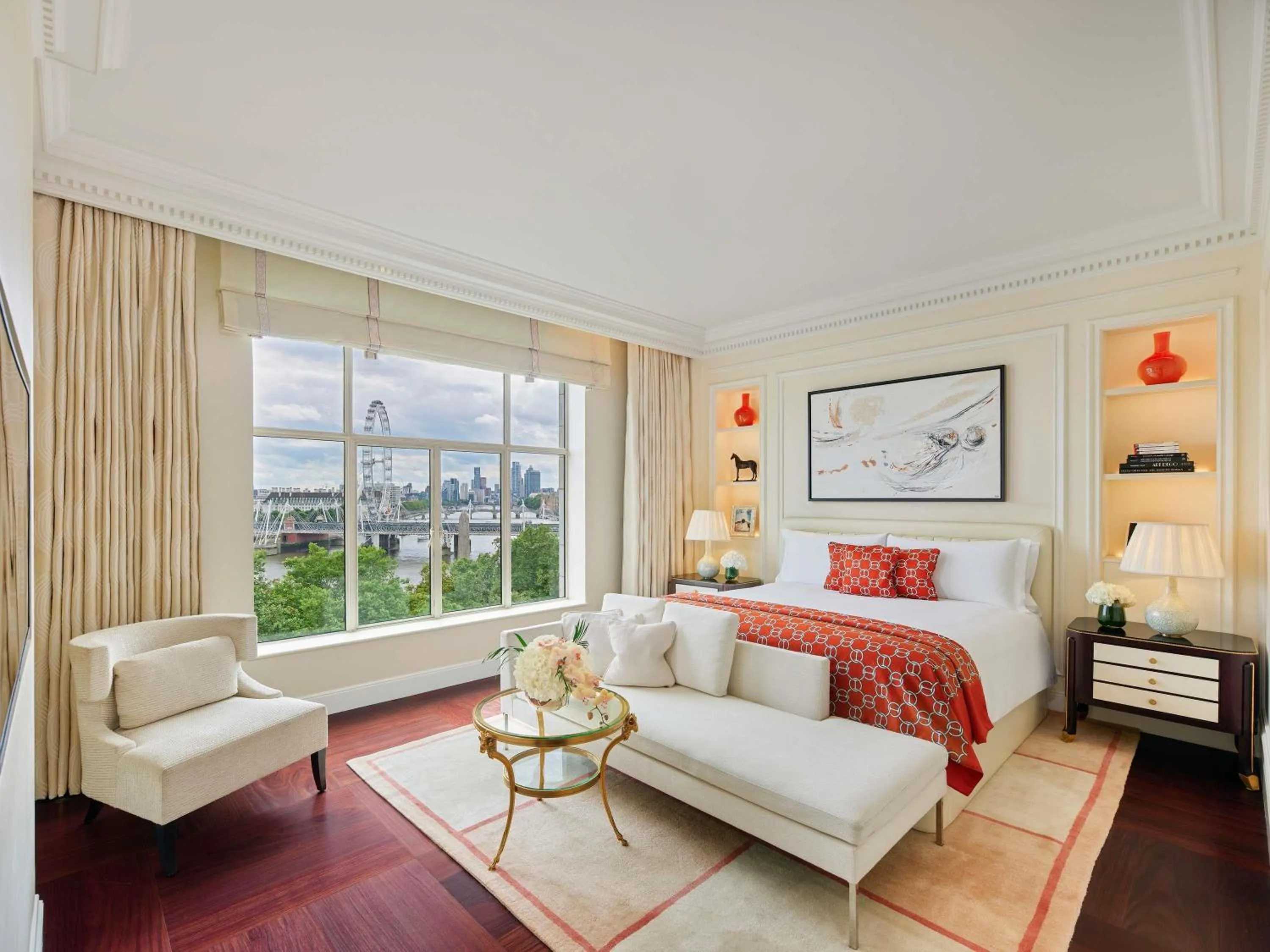 Bedroom, Bed in The Savoy