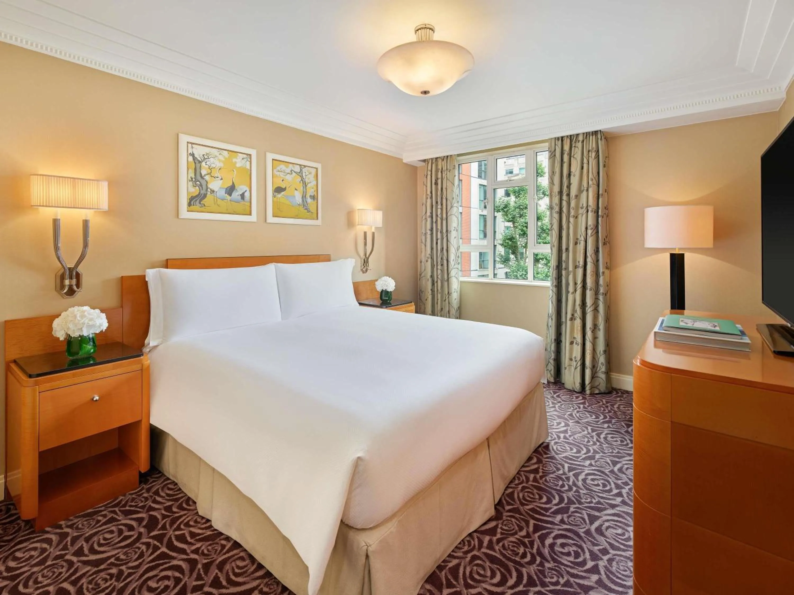 Bedroom, Bed in The Savoy