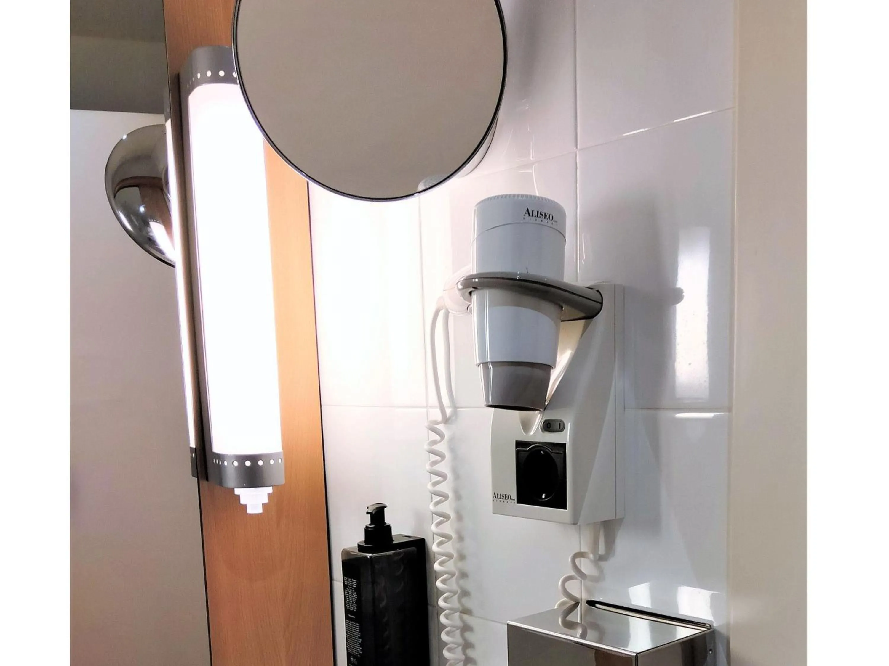 Bedroom in Ibis Barcelona Mollet