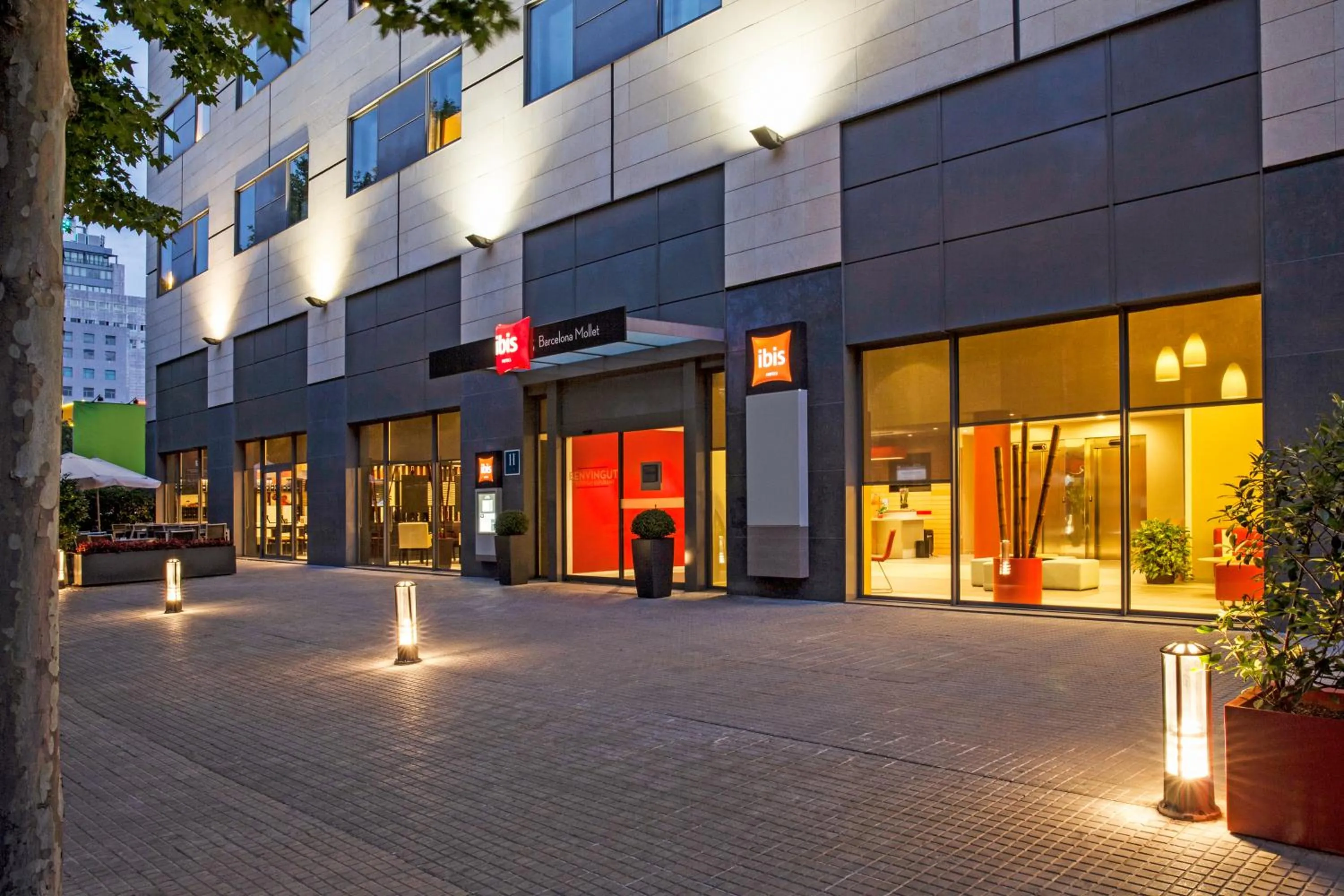Facade/entrance in Ibis Barcelona Mollet
