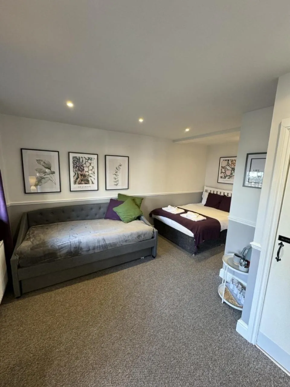 Bedroom, Bed in The Windsor Trooper Pub & Inn