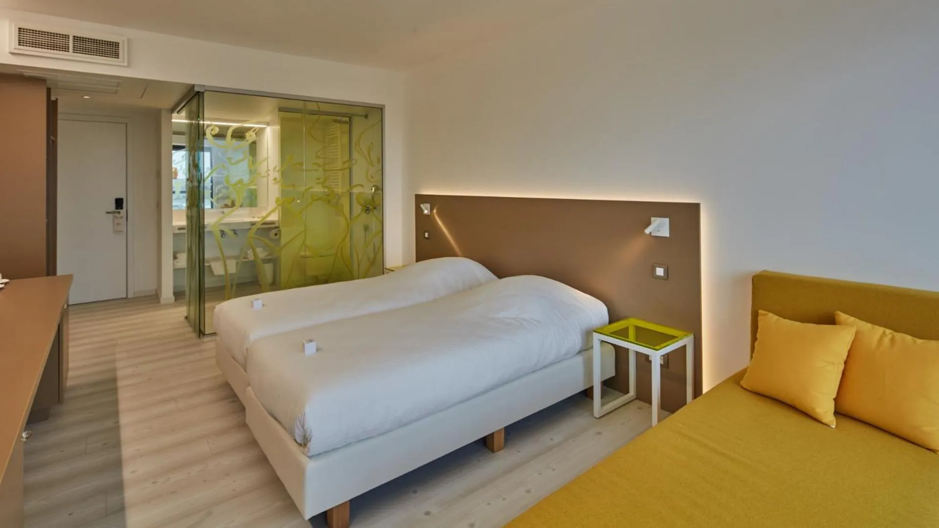 Bed in Corbie Lommel Ring