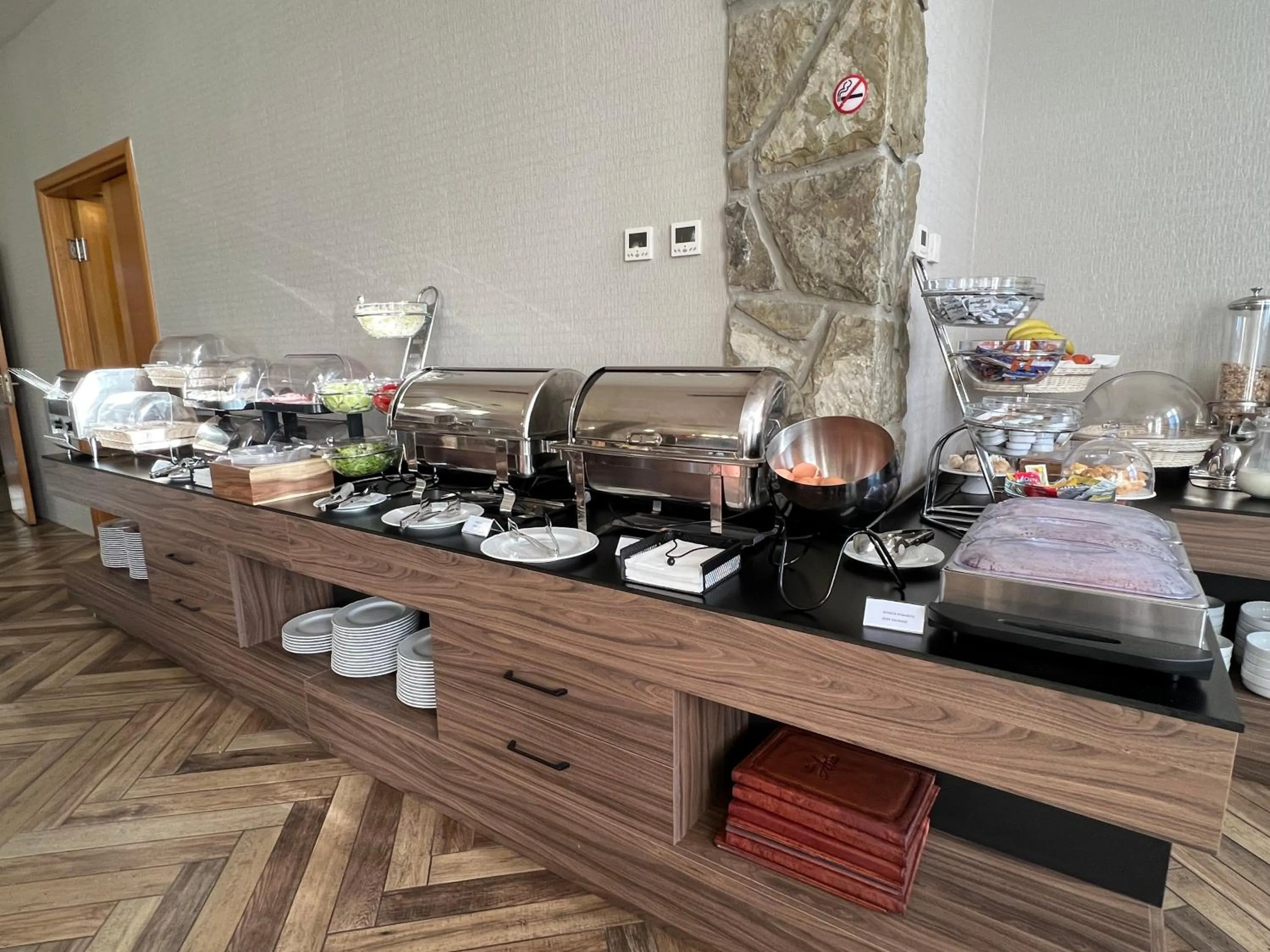 Restaurant/places to eat in Hotel Aria