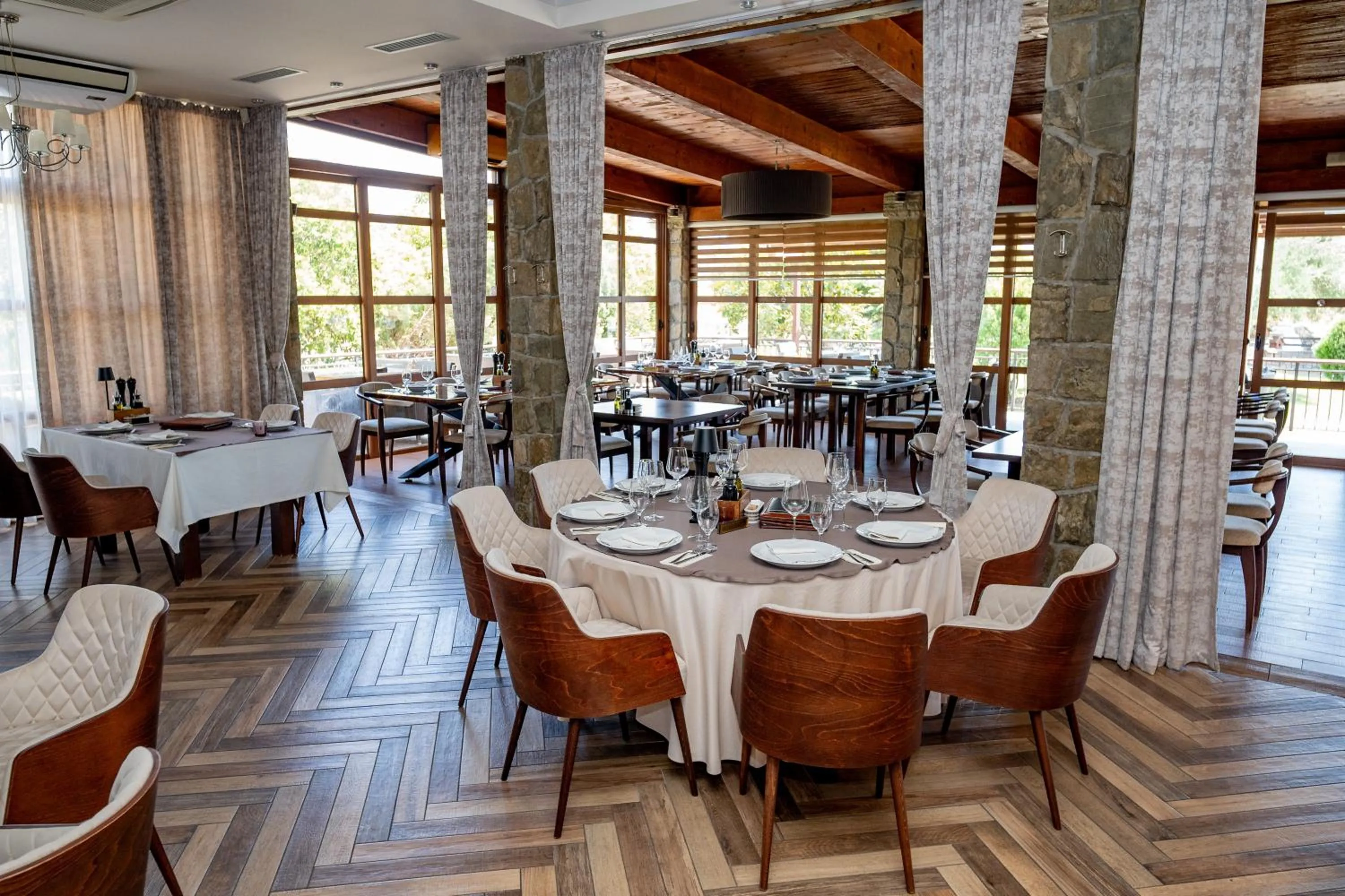 Restaurant/places to eat in Hotel Aria