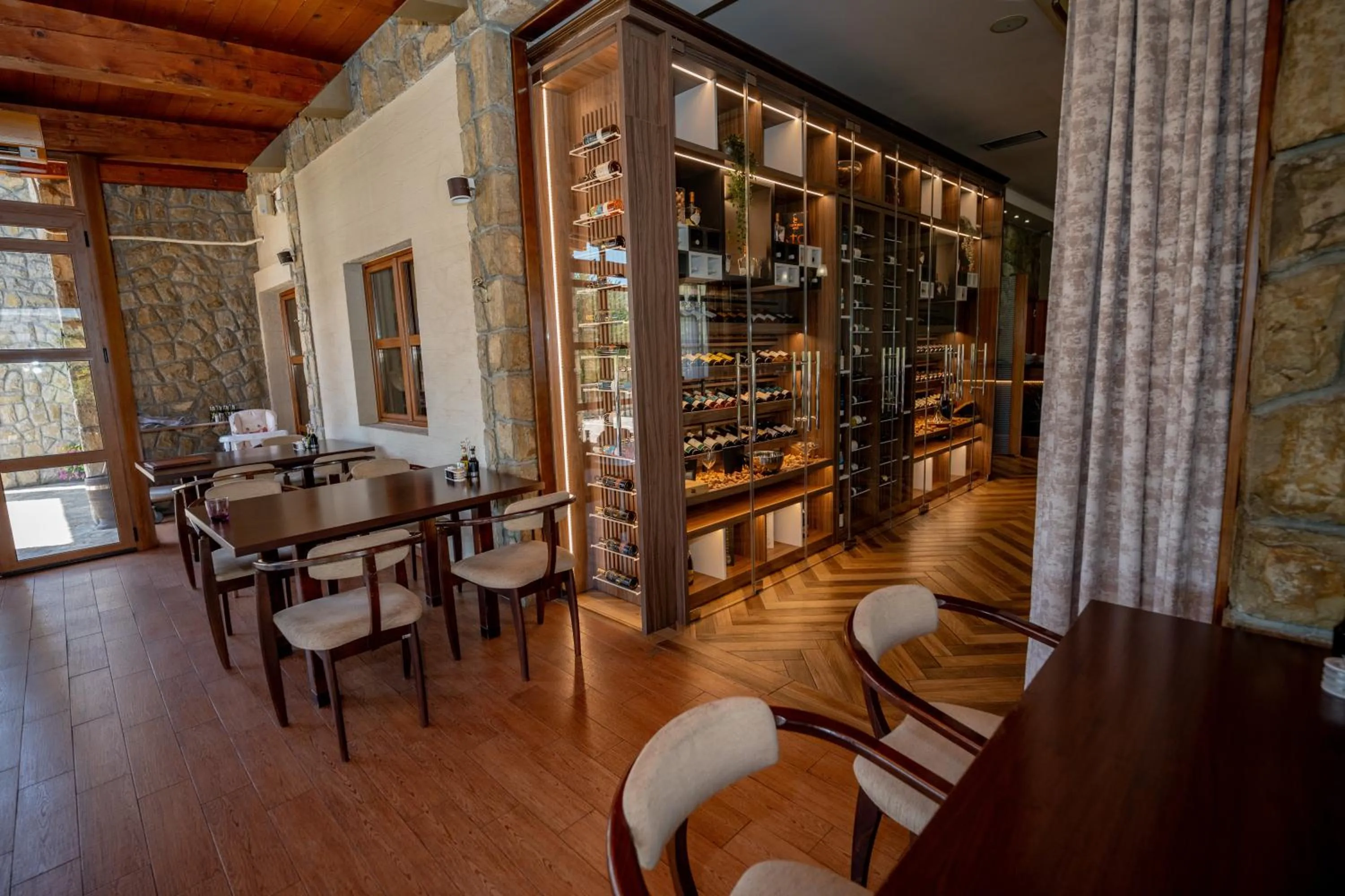 Restaurant/places to eat in Hotel Aria