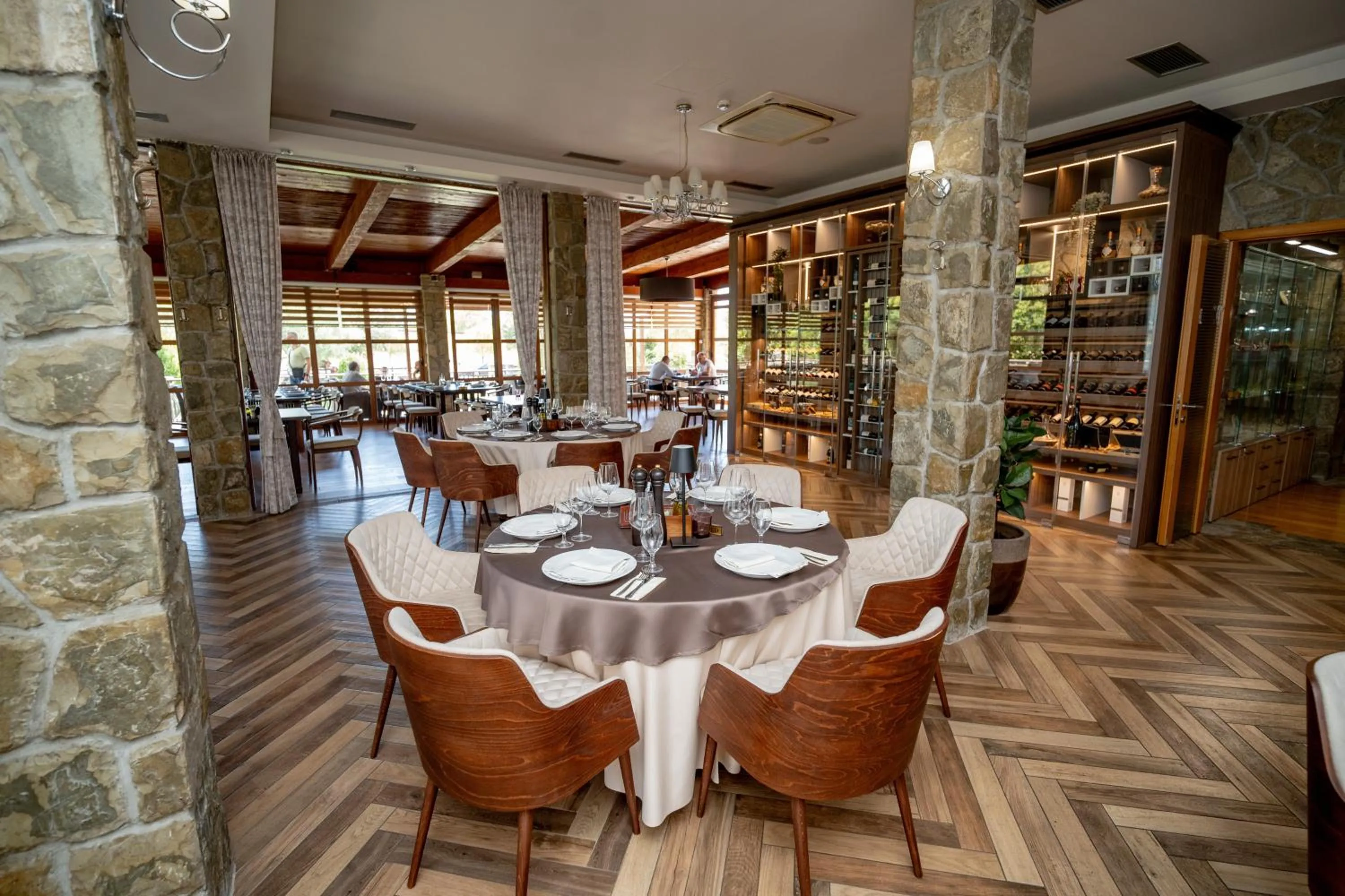 Restaurant/places to eat in Hotel Aria