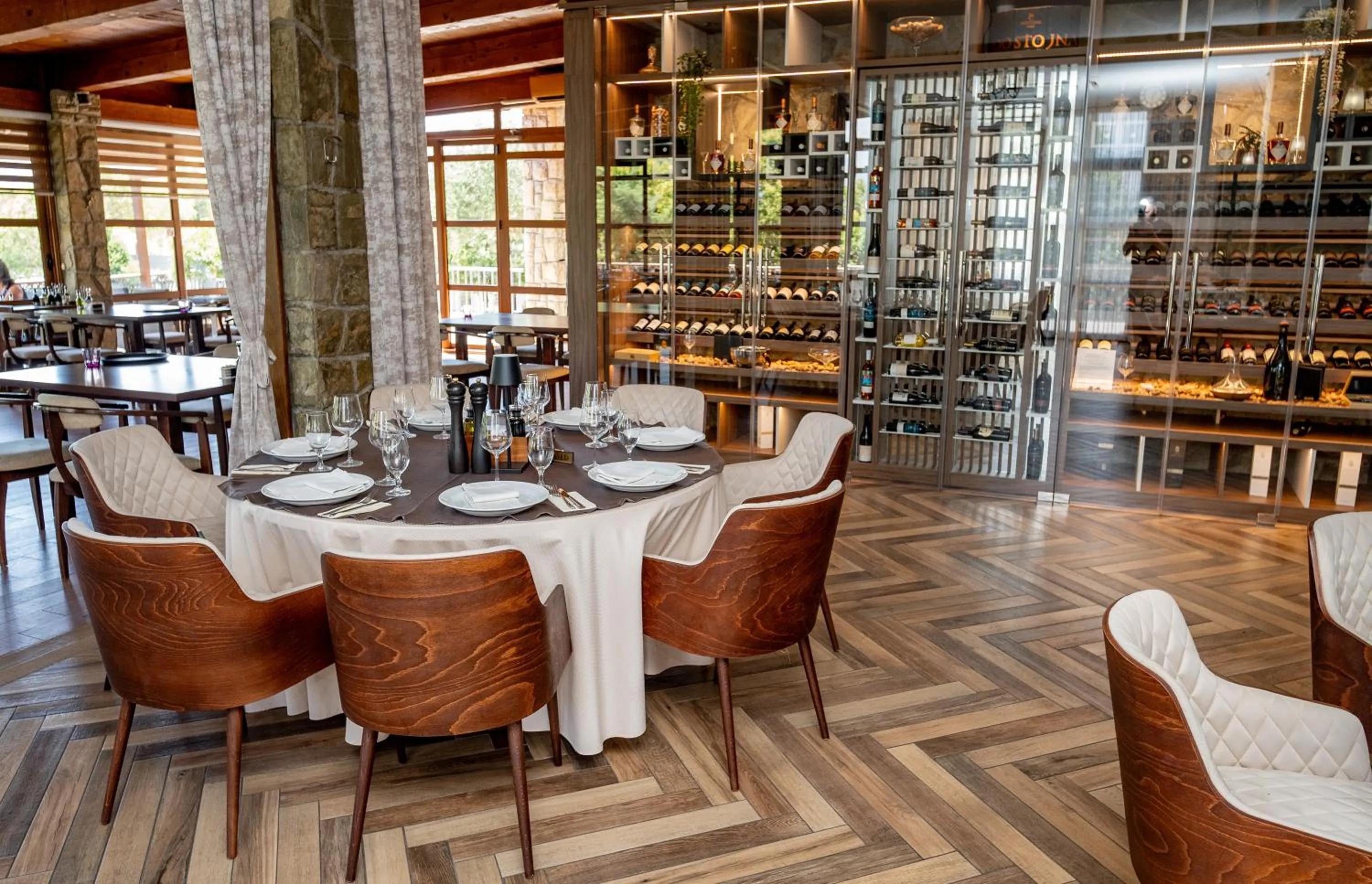 Restaurant/places to eat in Hotel Aria