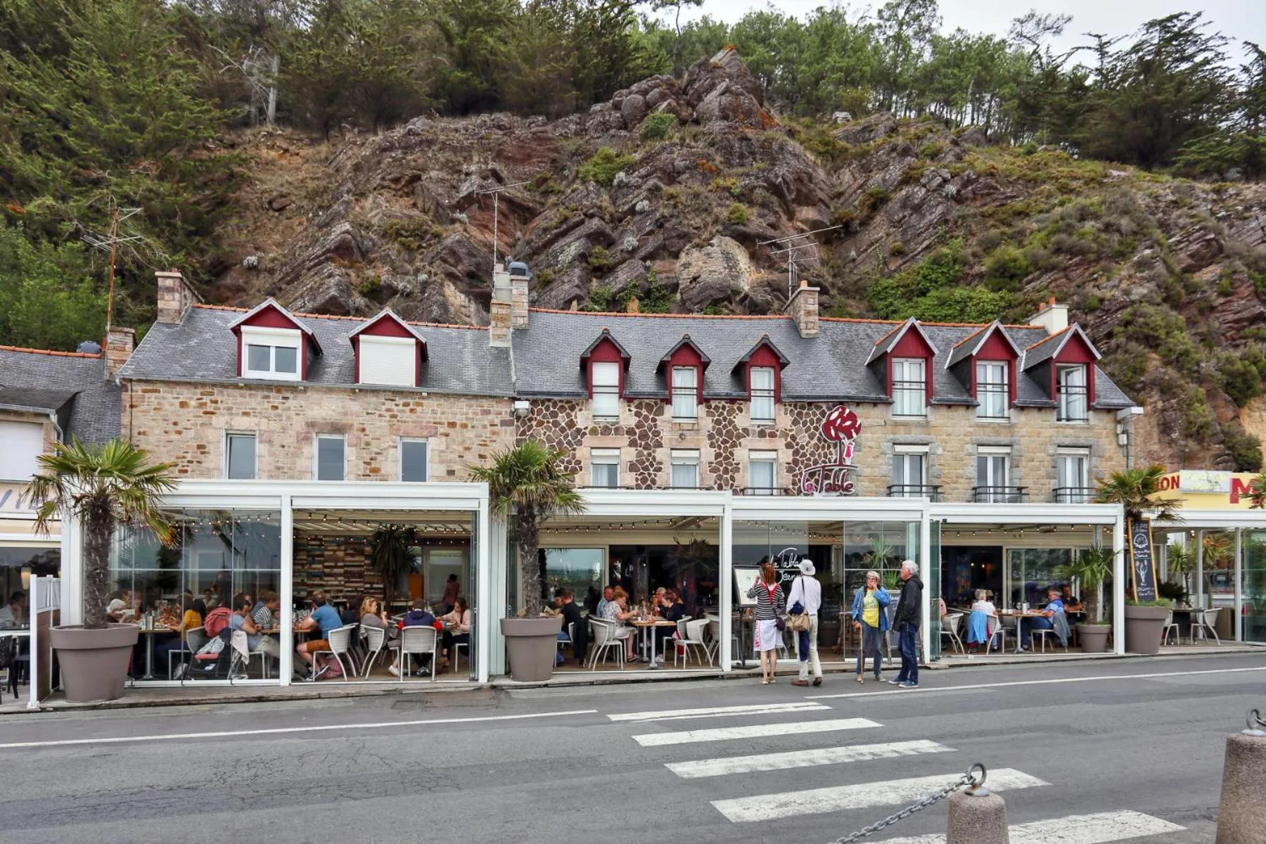 Property building in La Table De Jeanne - Hôtel & Restaurant