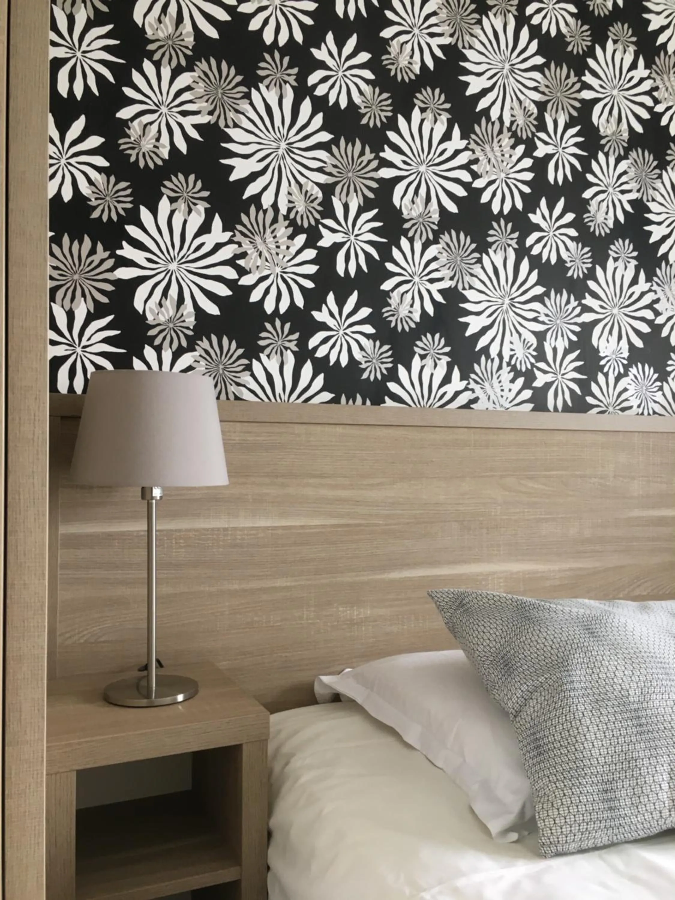 Bed in La Table De Jeanne - Hôtel & Restaurant