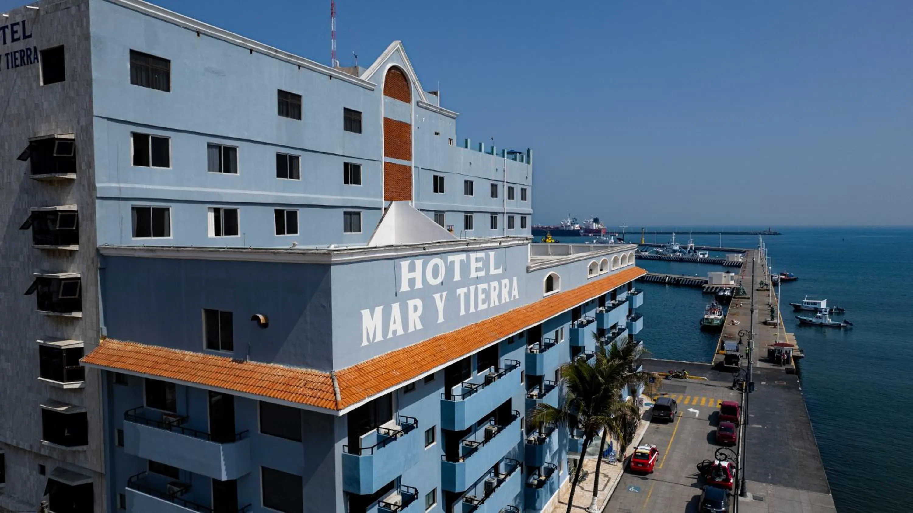 Property building in Hotel Mar y Tierra