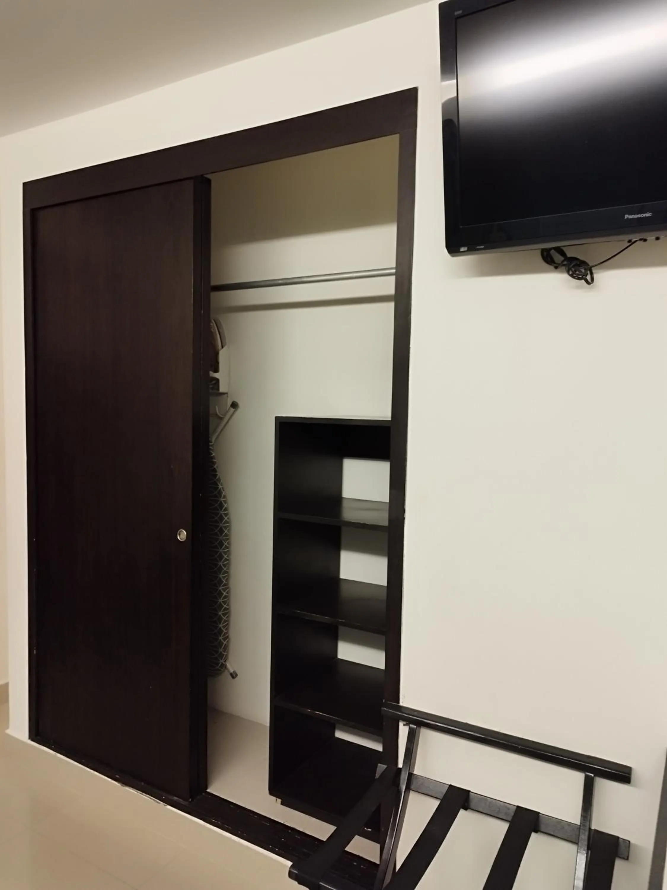 wardrobe in Hotel Mar y Tierra