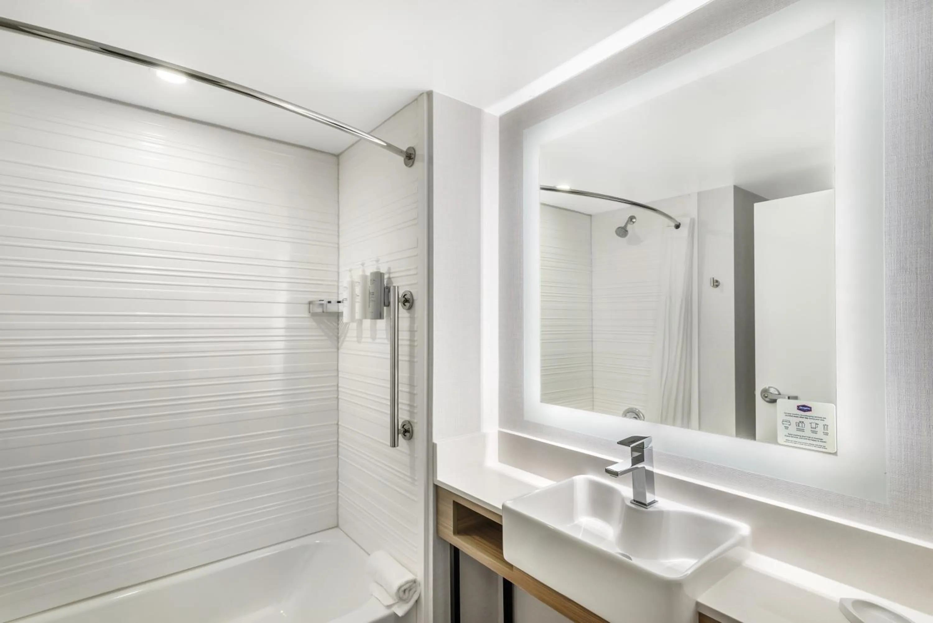 Bathroom in Hampton Inn Atlanta-Stockbridge