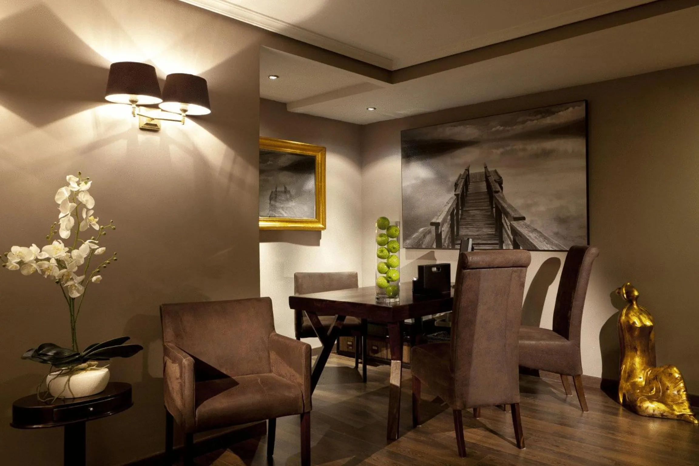 Dining area in THC Bergantin Hostel