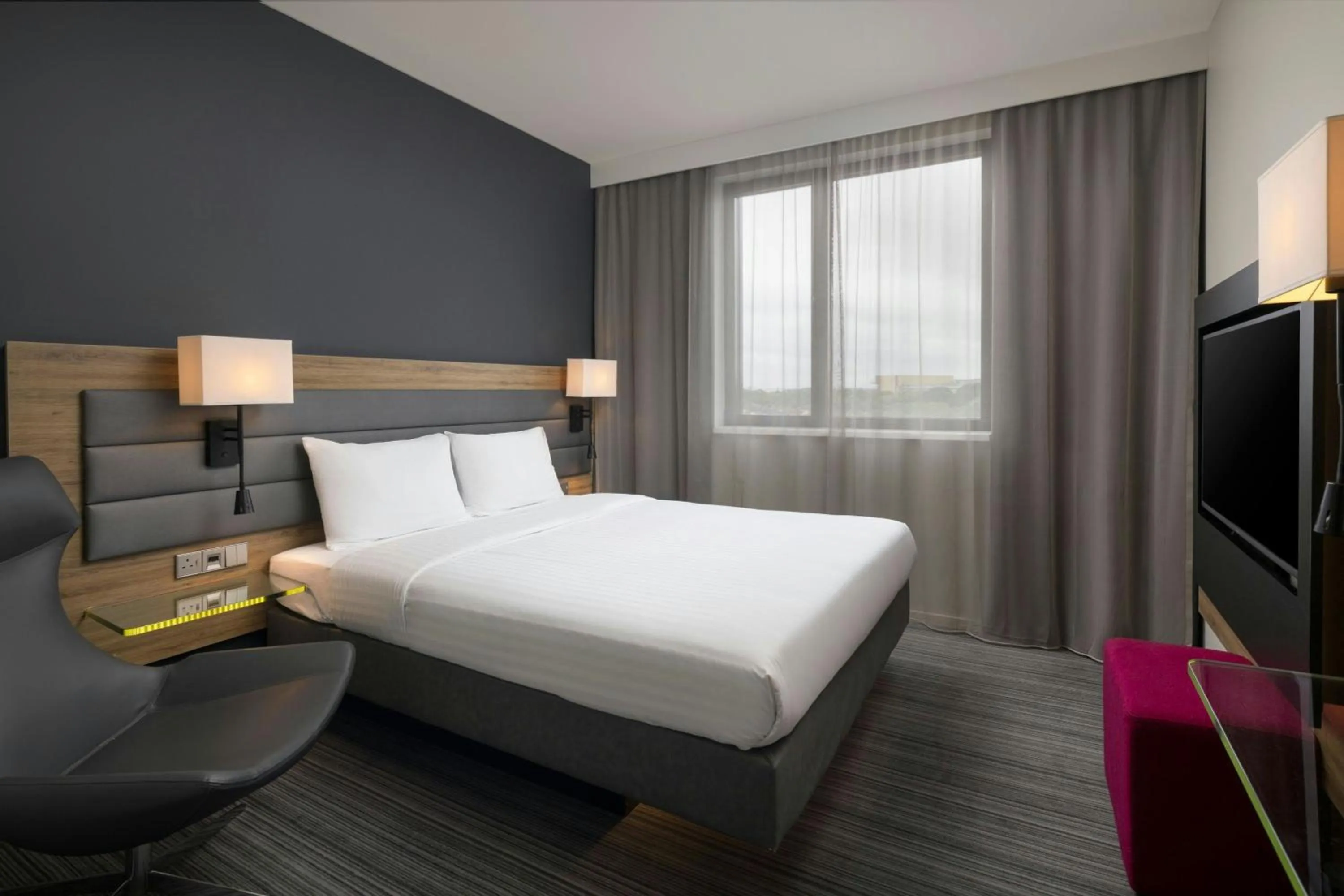 Photo of the whole room, Bed in Moxy London Heathrow Airport