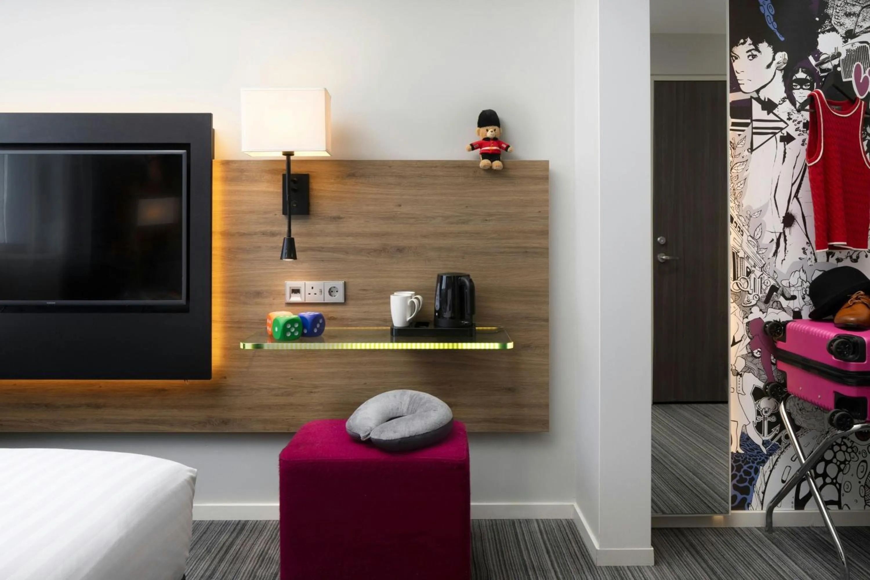 Photo of the whole room, Bed in Moxy London Heathrow Airport